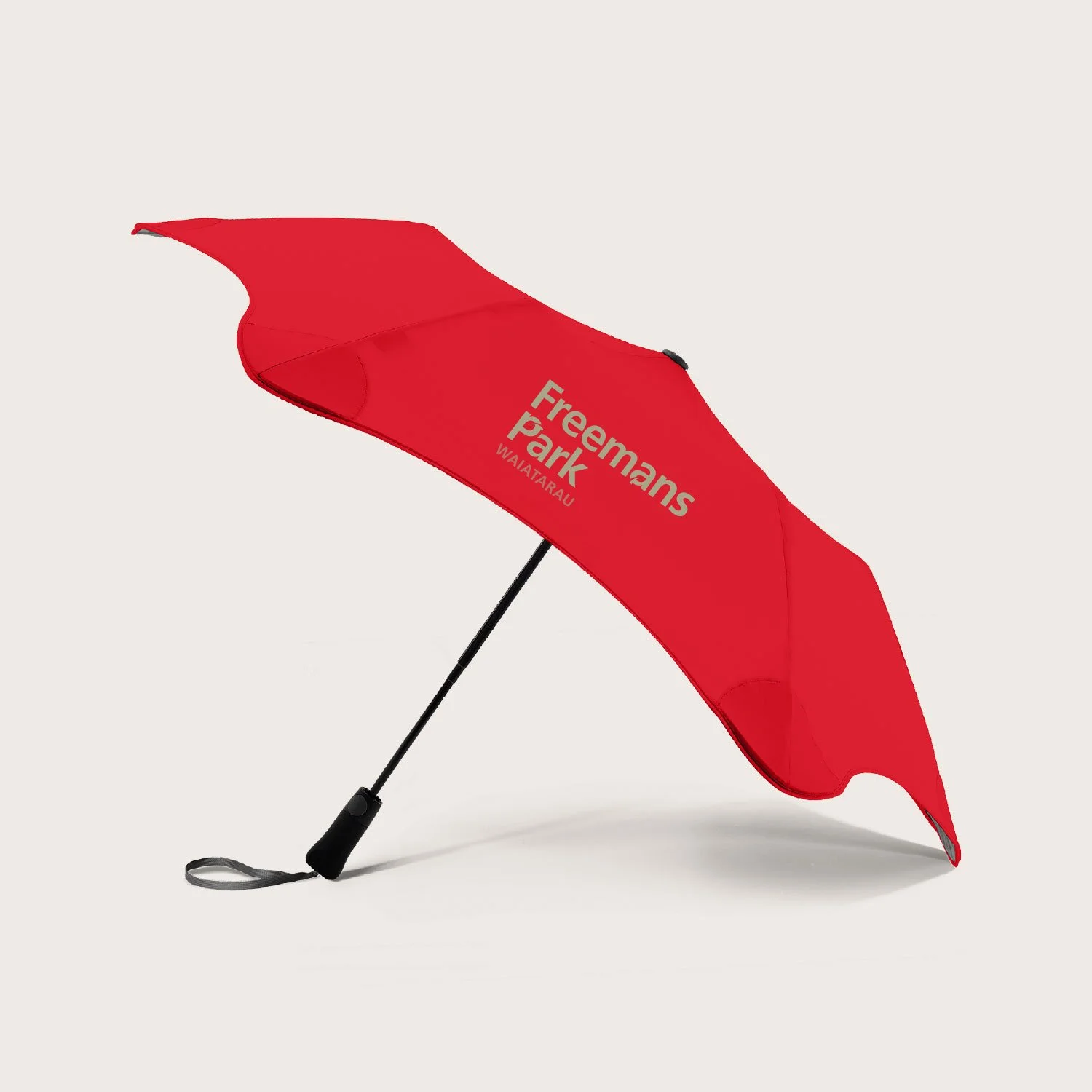 Freemans-Park-Collateral-Umbrella_Blunt_Metro_Cherry-Red_Side_1500px.jpg