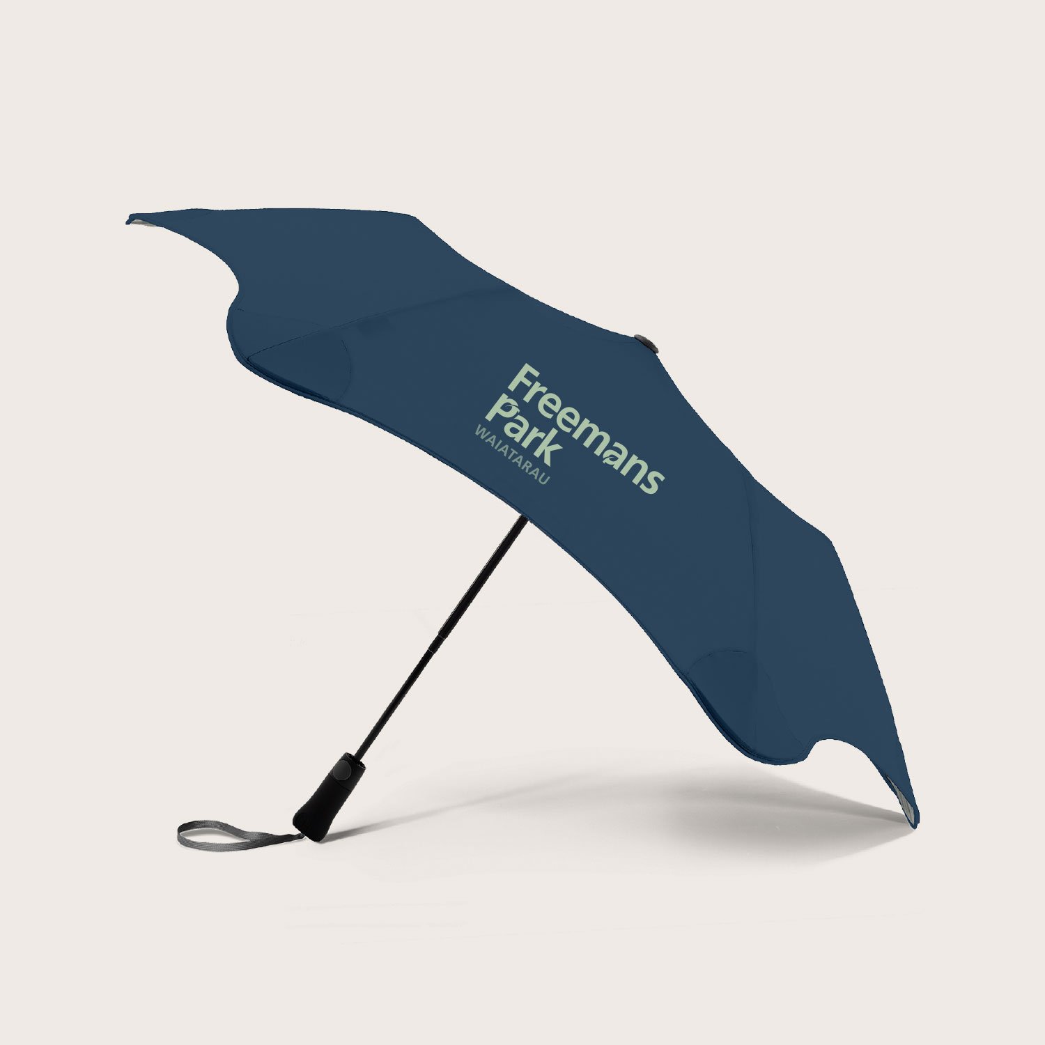 Freemans-Park-Collateral-Umbrella_Blunt_Metro_Midnight-Navy_Side_1500px.jpg