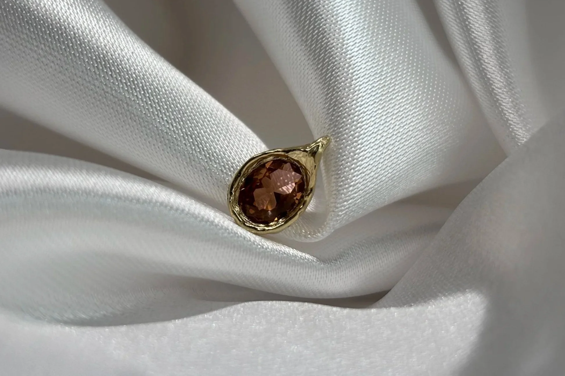 og:imageWarm_toned_Sapphire_Pendent