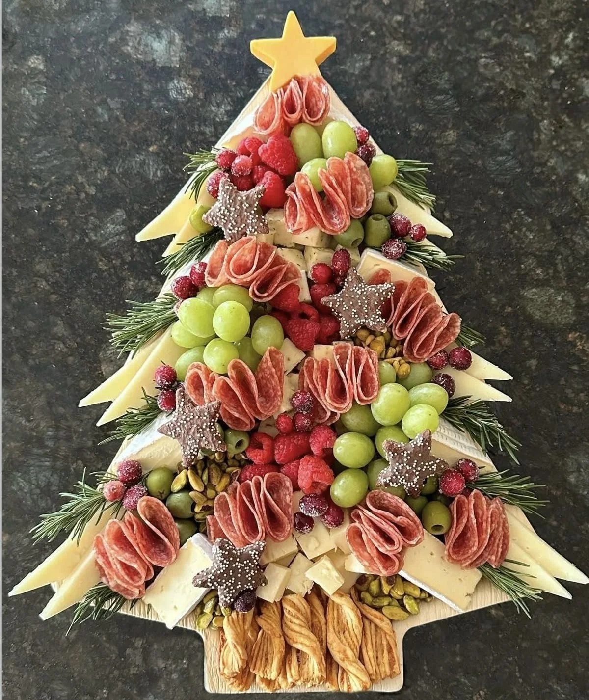 Christmas Tree Charcuterie Board (Flat Layout)