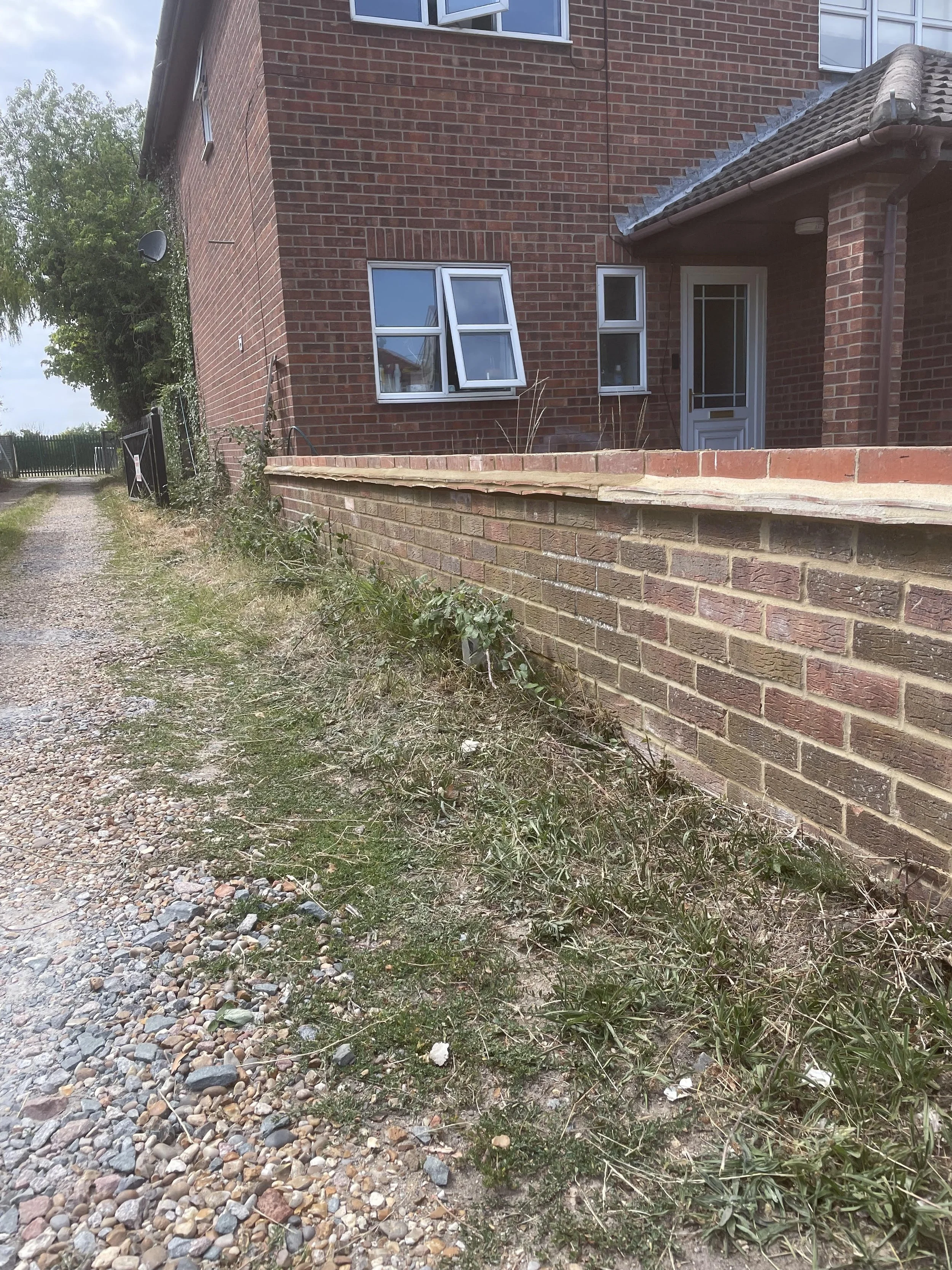 wall with tiles creasing.jpg