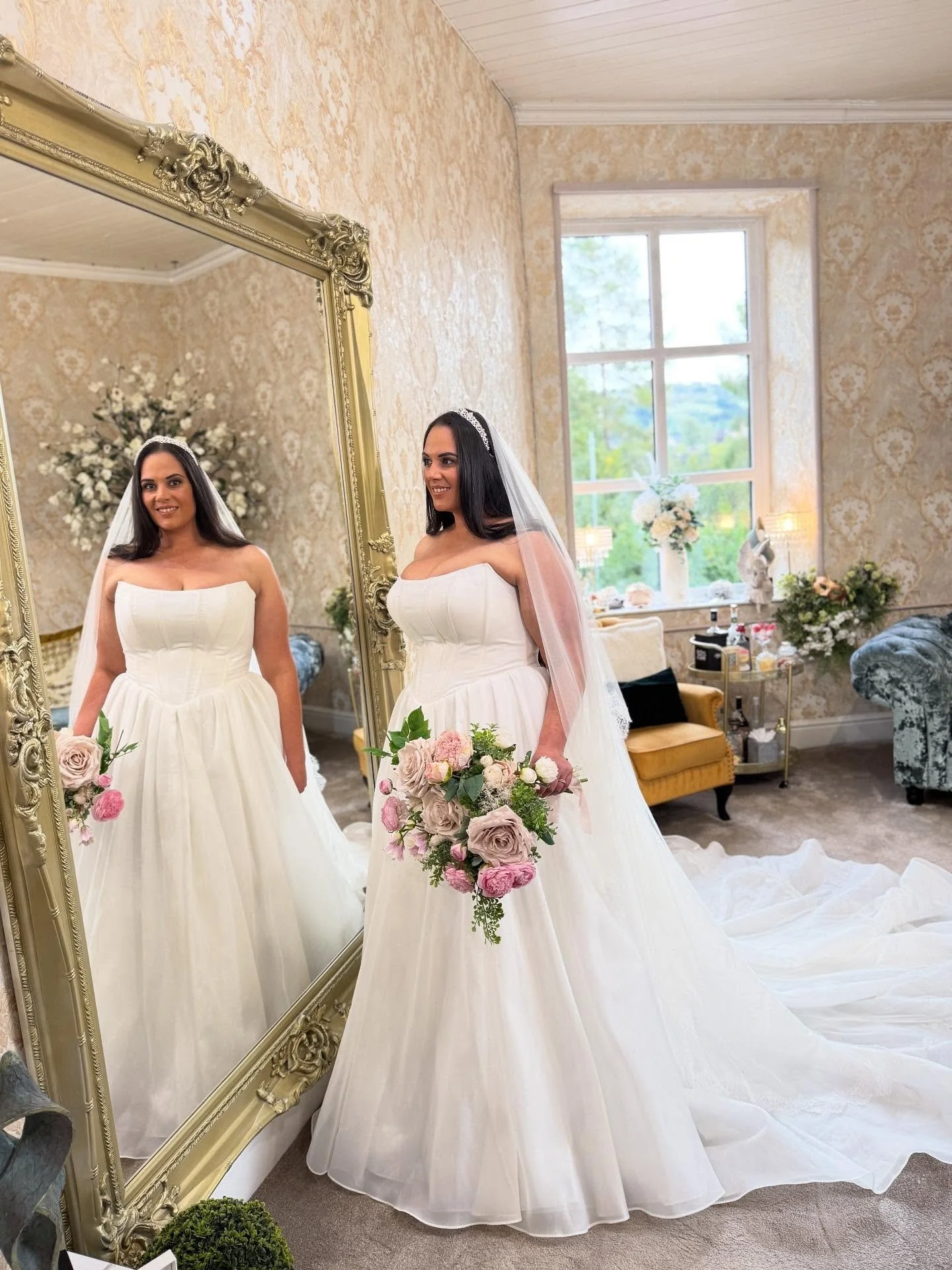 A vision of pure elegance in our Lancashire boutique, perfect for the bride who believes that there is beauty in simplicity✨ 
Ready to find the one?  Let’s make it a moment to remember! Head over to the link in our bio to find your perfect dre