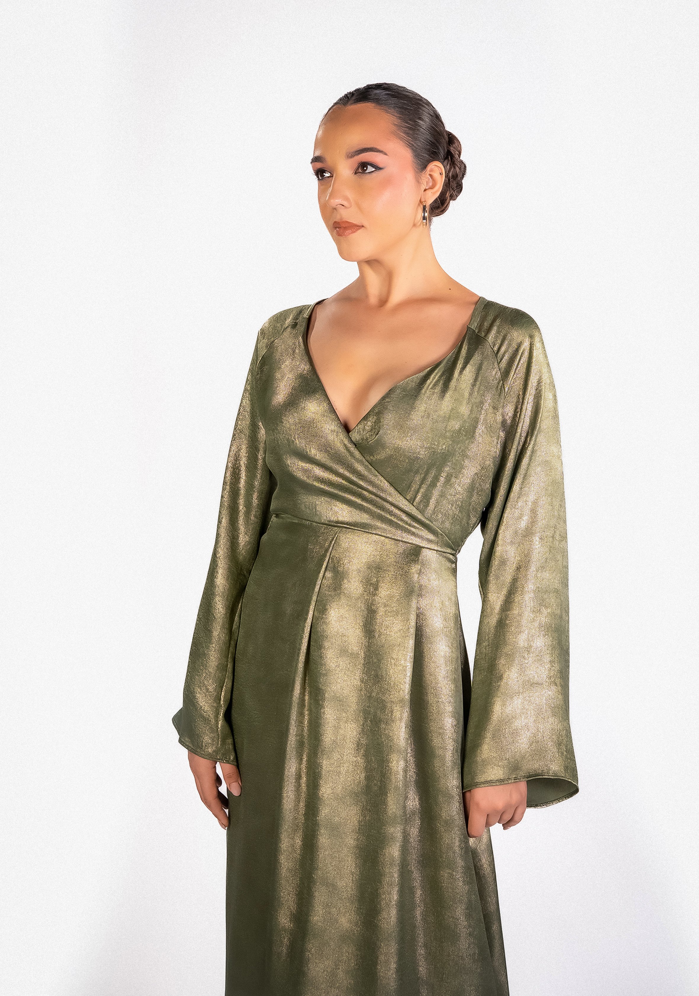 Minimal evening gown with a refined, elegant silhouette (6).jpg