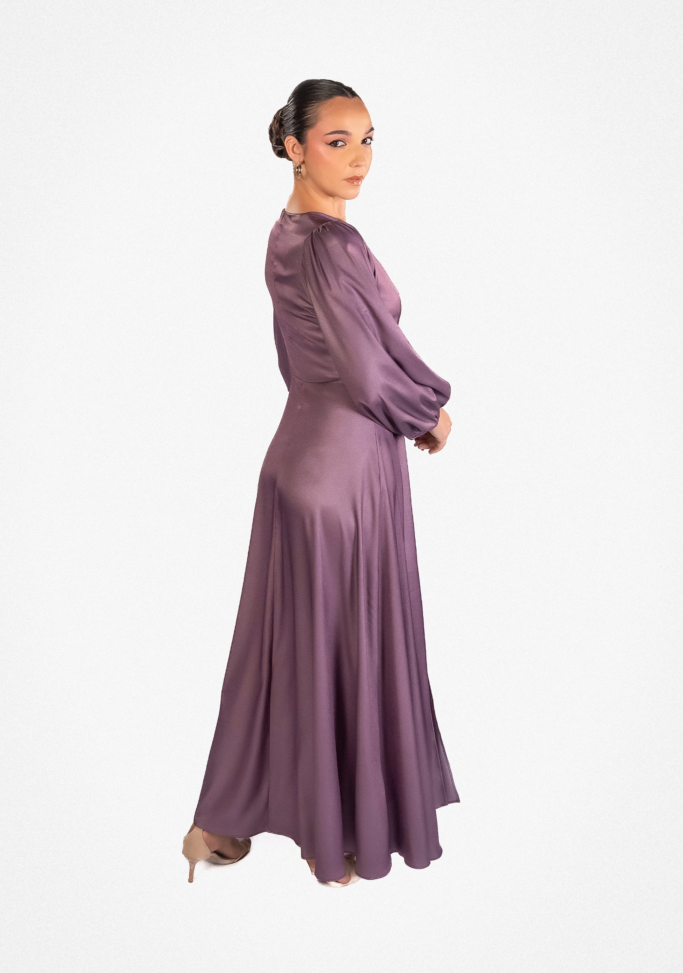 Elegant gown with gentle movement and a modern, understated design (5).jpg