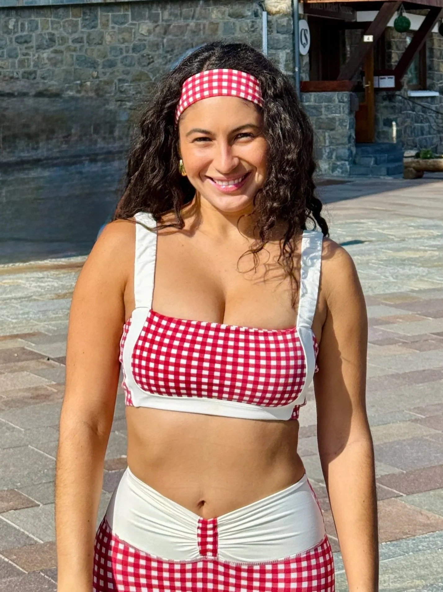 Janice, certified Pilates teacher at International Pilates House in Valbonne, French Riviera. Offering Mat Pilates classes in English and Spanish for locals and expats.