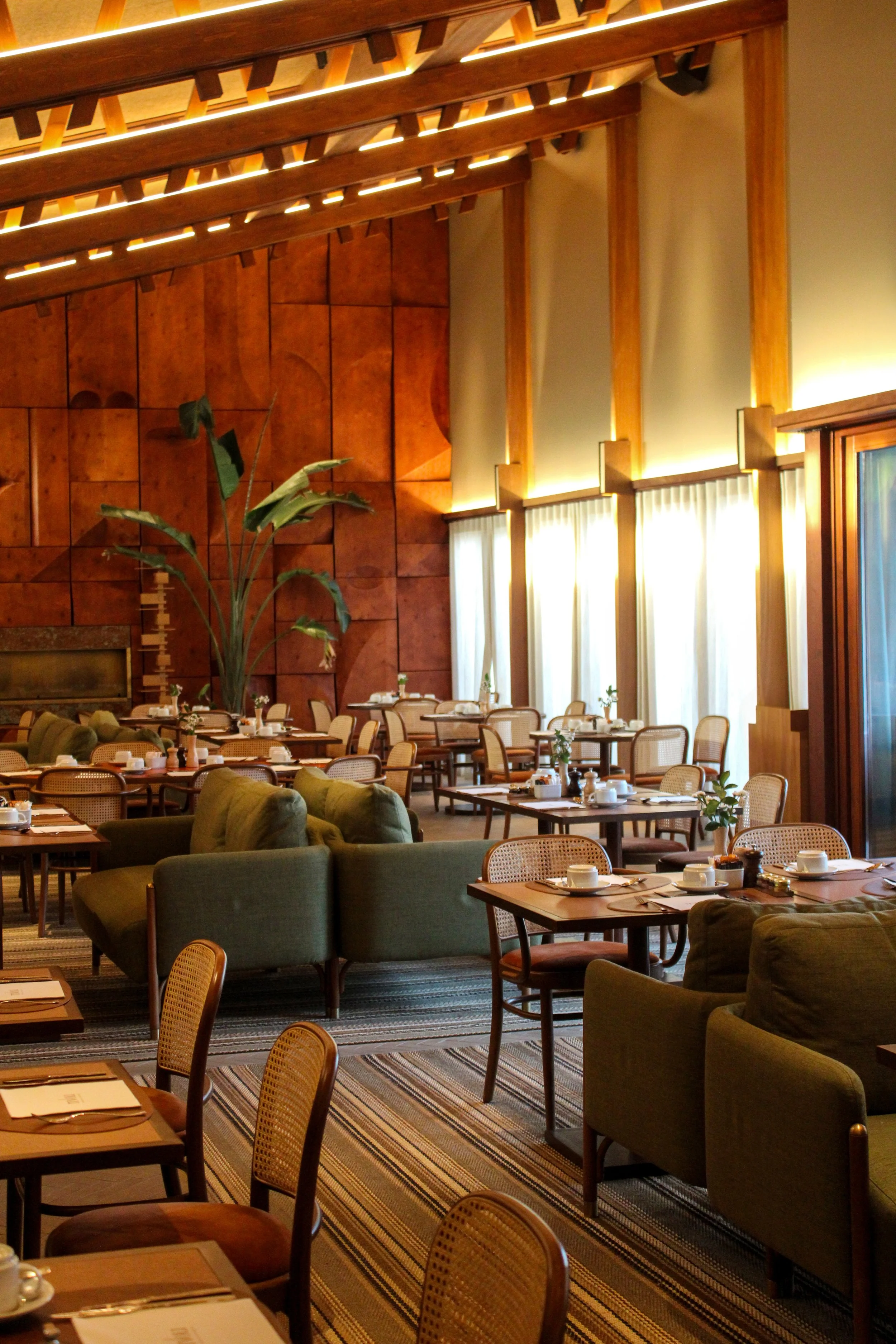 Spacious restaurant combining contemporary design with warm natural materials