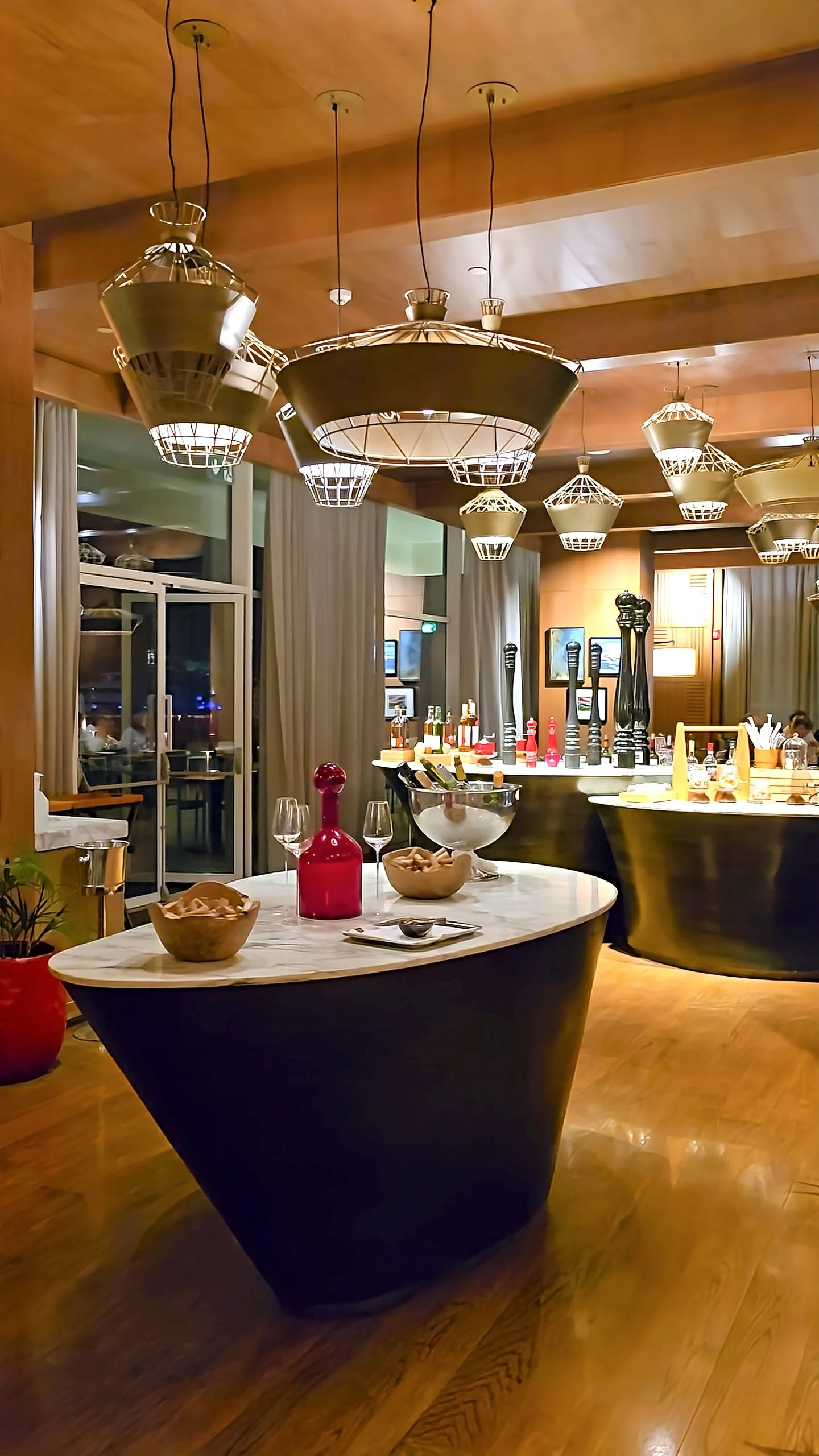 Stylish restaurant interior with sculptural pendant lighting and open bar concept, Hyatt Regency Aqaba Ayla Resort – Aqaba, Jordan.