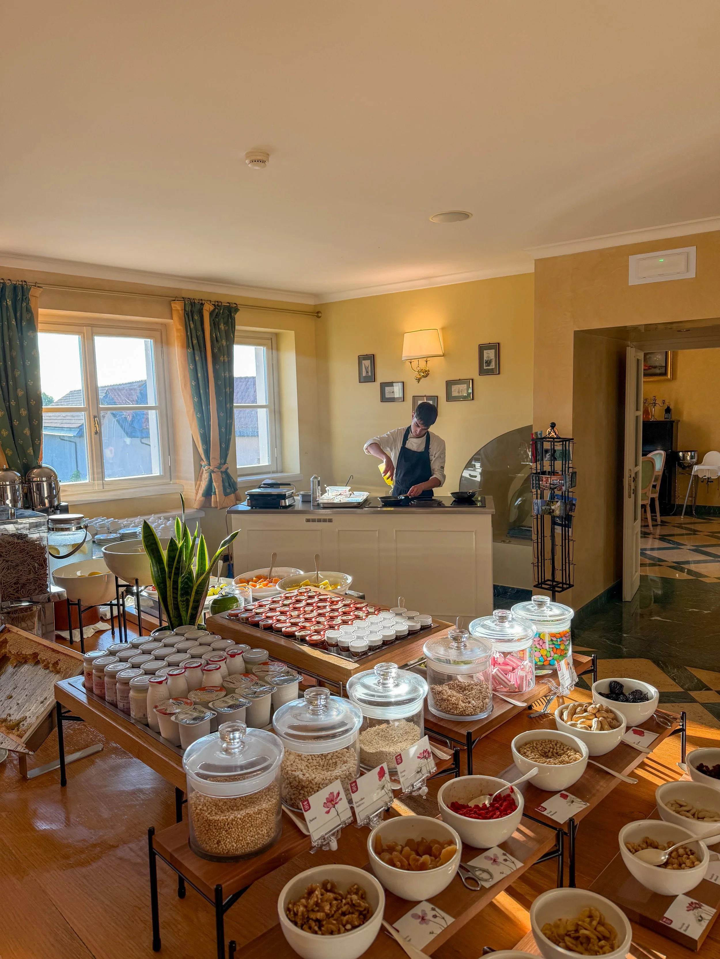 Fresh breakfast buffet with live cooking and regional specialties