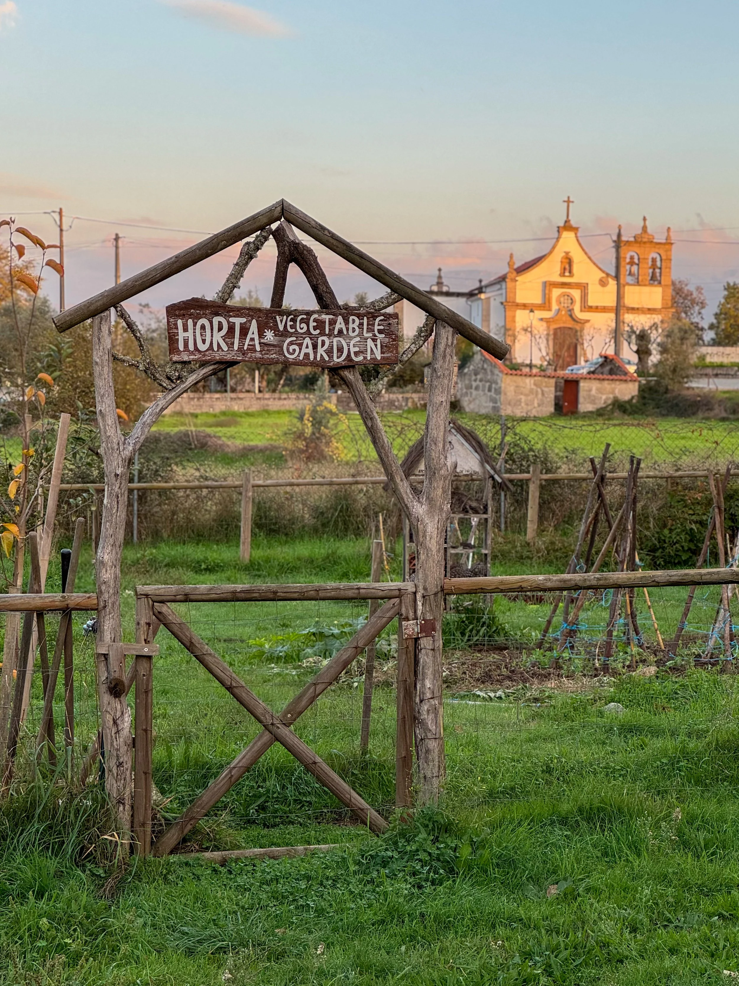 Organic vegetable garden with rustic entrance surrounded by the peaceful countryside of Chão do Rio