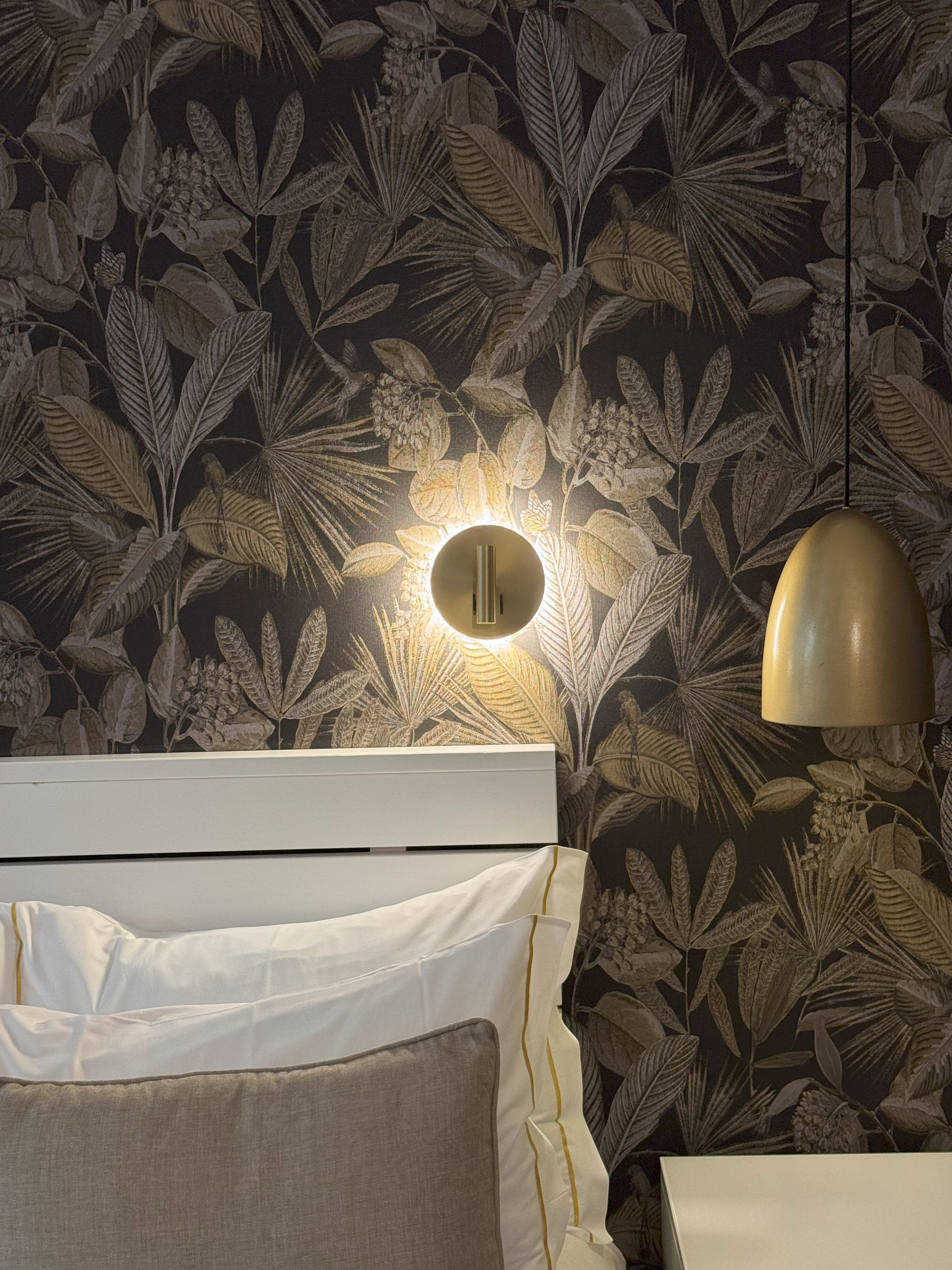 Comfortable bedroom with botanical wallpaper and modern furnishings at Arribas Hotel in Sintra