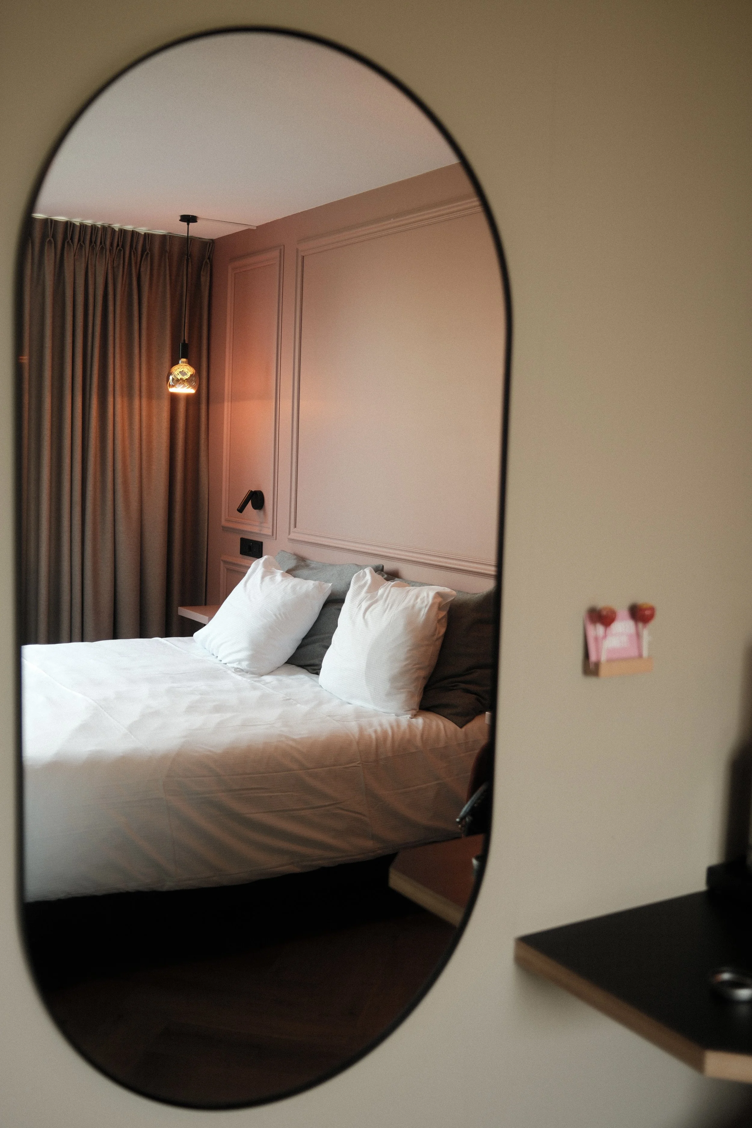 Cozy bedroom reflected in a mirror with soft lighting, plush bedding, and warm neutral tones, Château St. Gerlach – Vaeshartelt Maastricht.