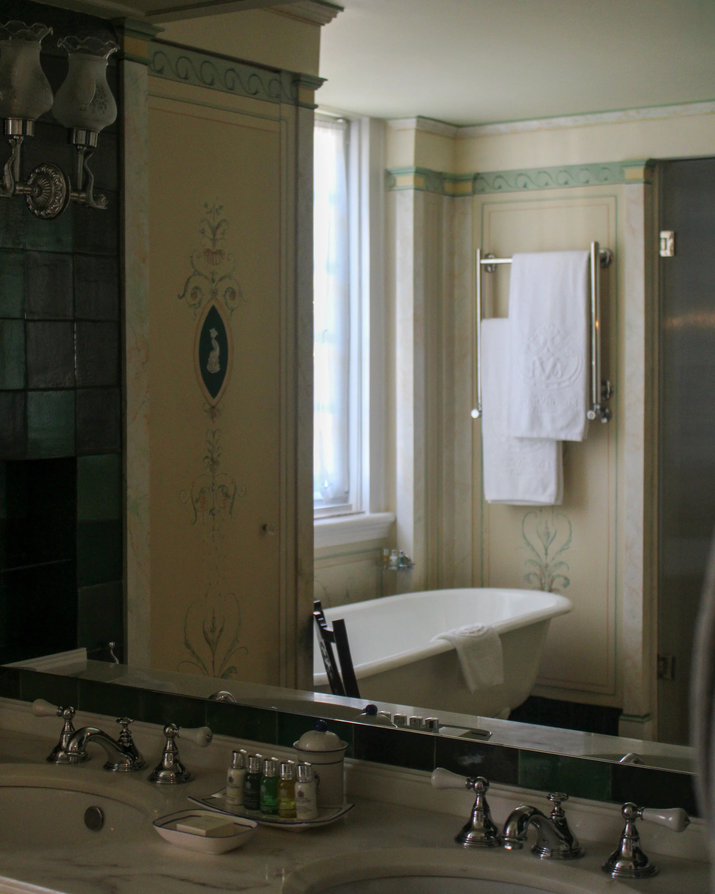 Elegant bathroom with clawfoot tub, classic fixtures, and soft natural light for a relaxing retreat, Estoril Vintage Hotel – Estoril, Portugal.