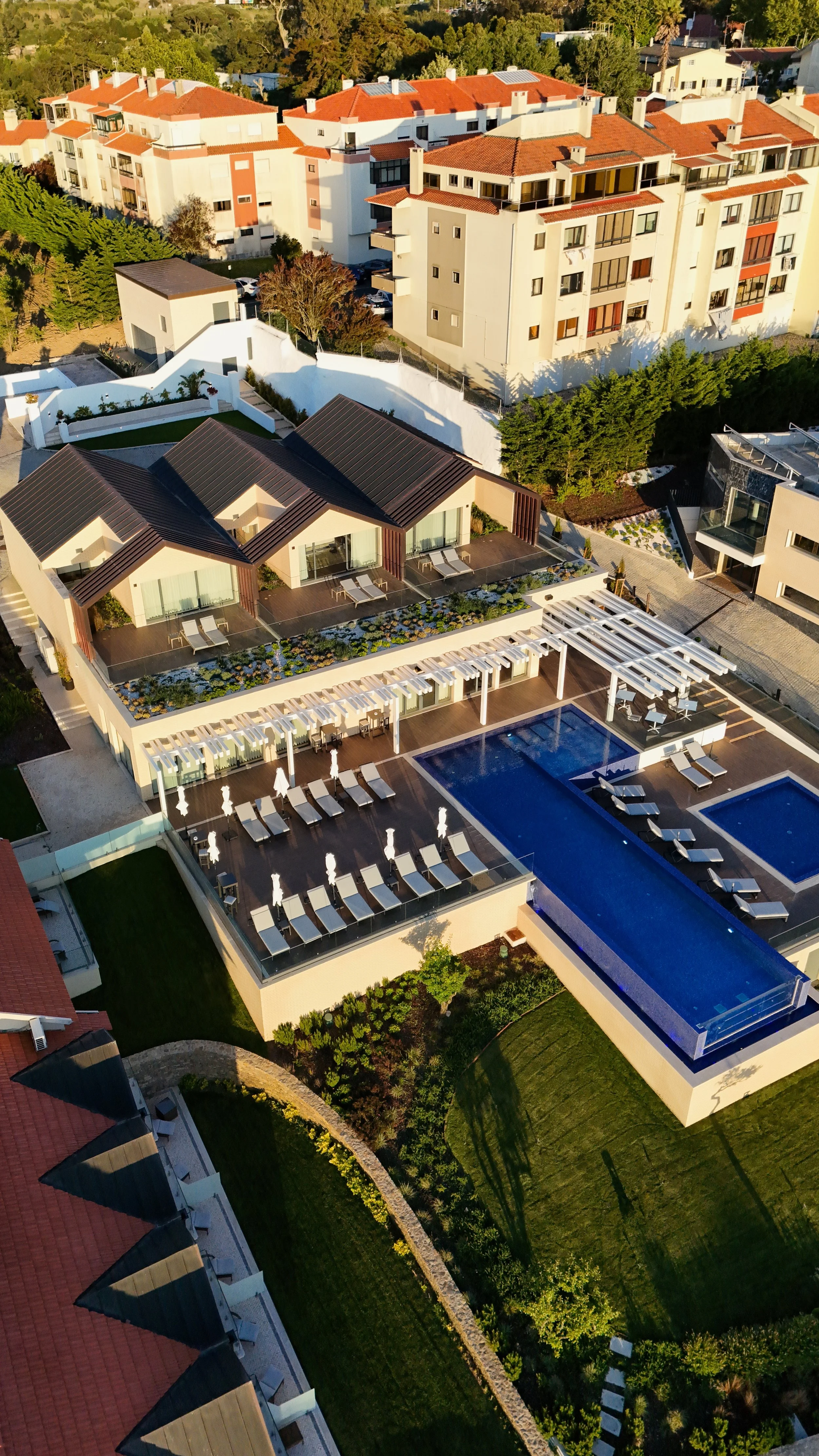 Infinity pool and modern suites at Quinta da Maquia in Sintra