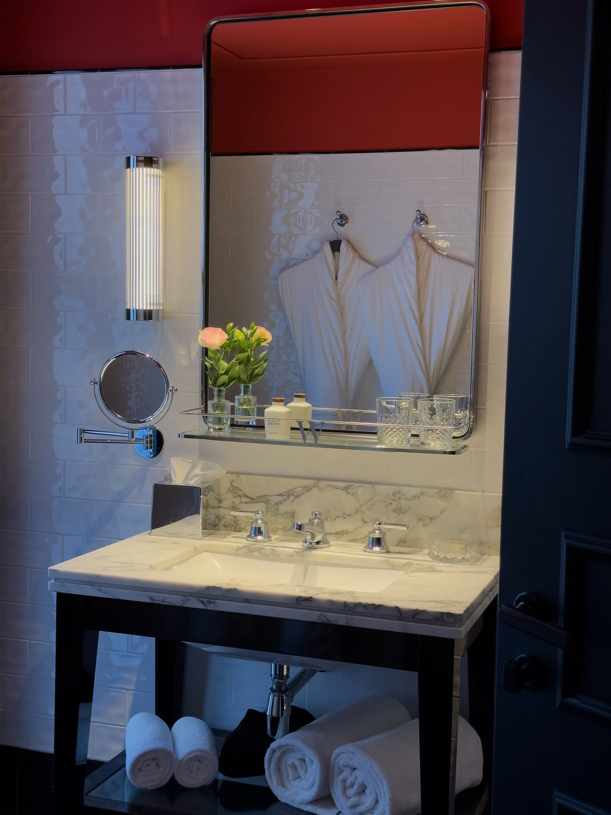 Elegant marble bathroom with bespoke amenities and sophisticated design at Wittmore Hotel Barcelona