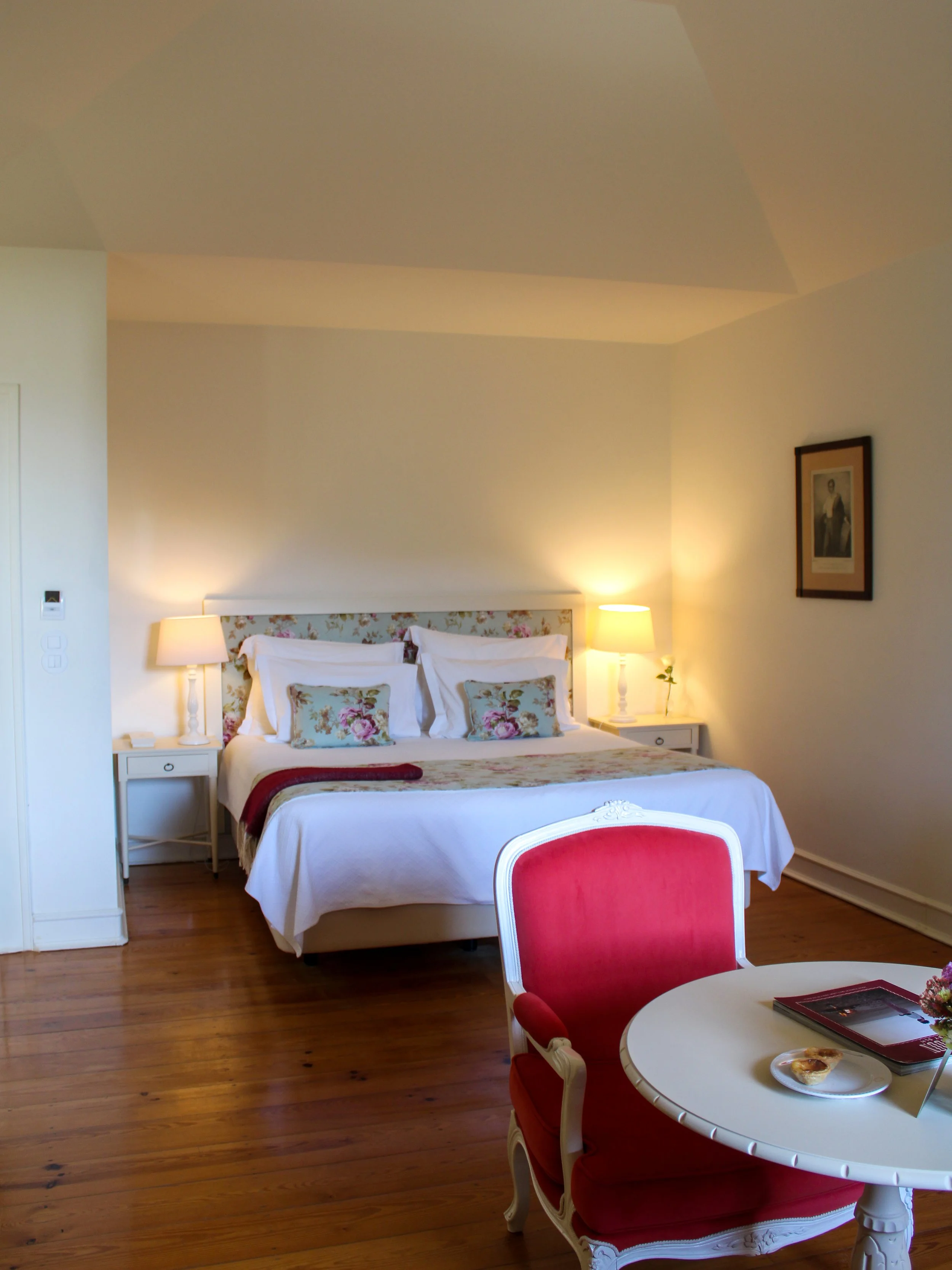 Elegant guest room with floral accents, hardwood floors, and classic Portuguese styling
