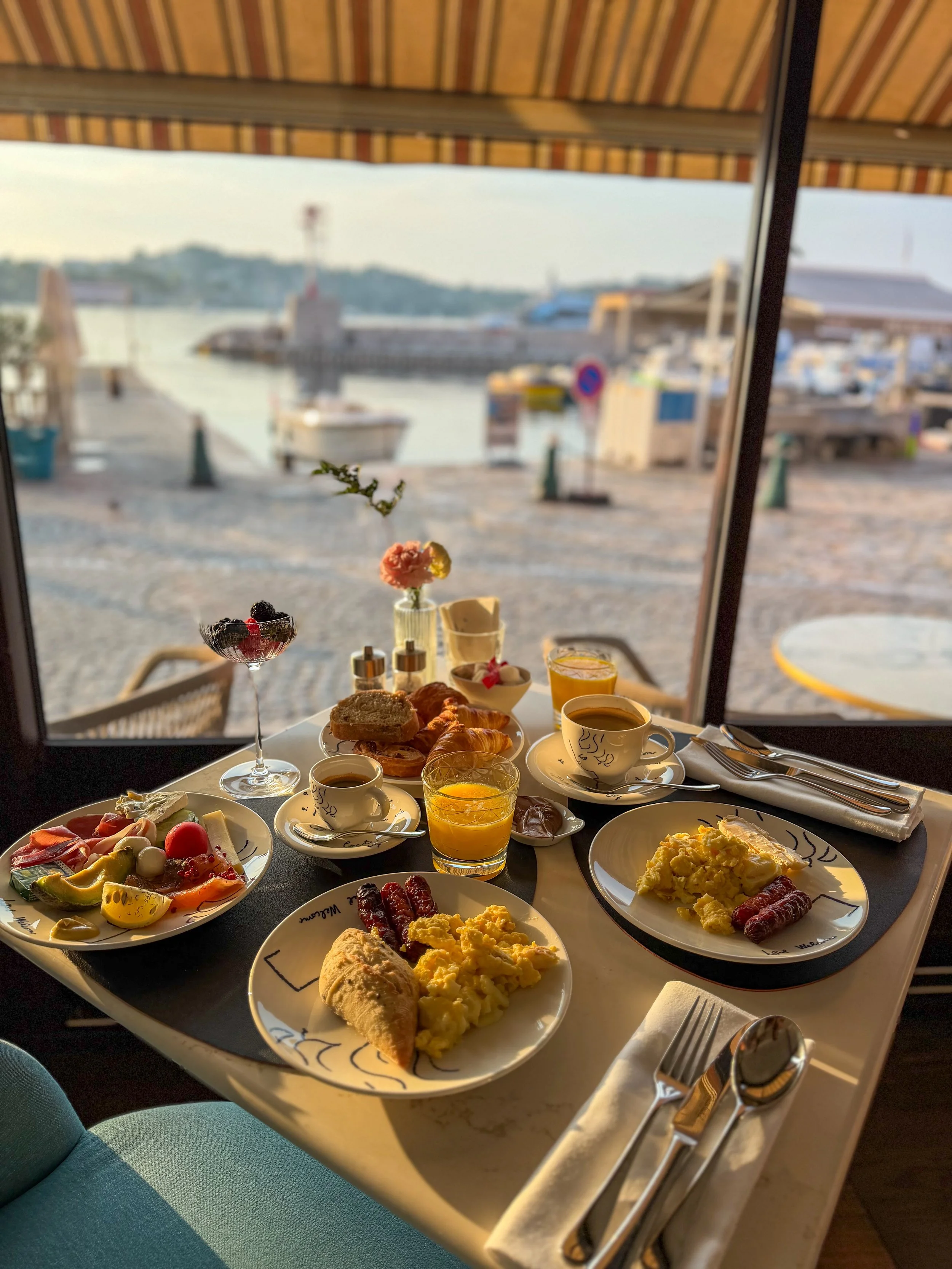 Fresh breakfast served with panoramic harbour views at sunrise