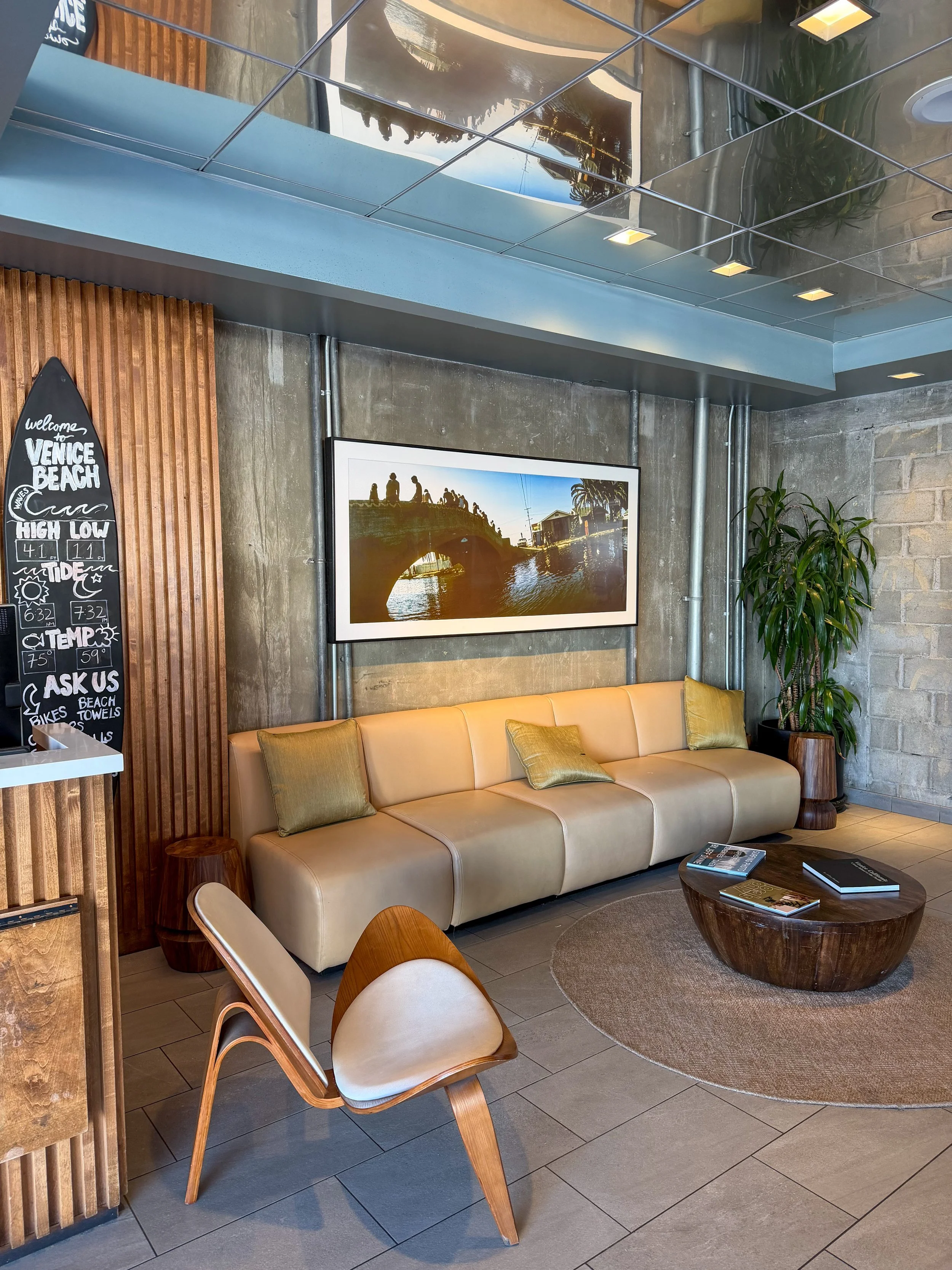 A relaxed lobby atmosphere that blends coastal living with a modern, urban edge, Hotel Erwin – Venice Beach, USA.