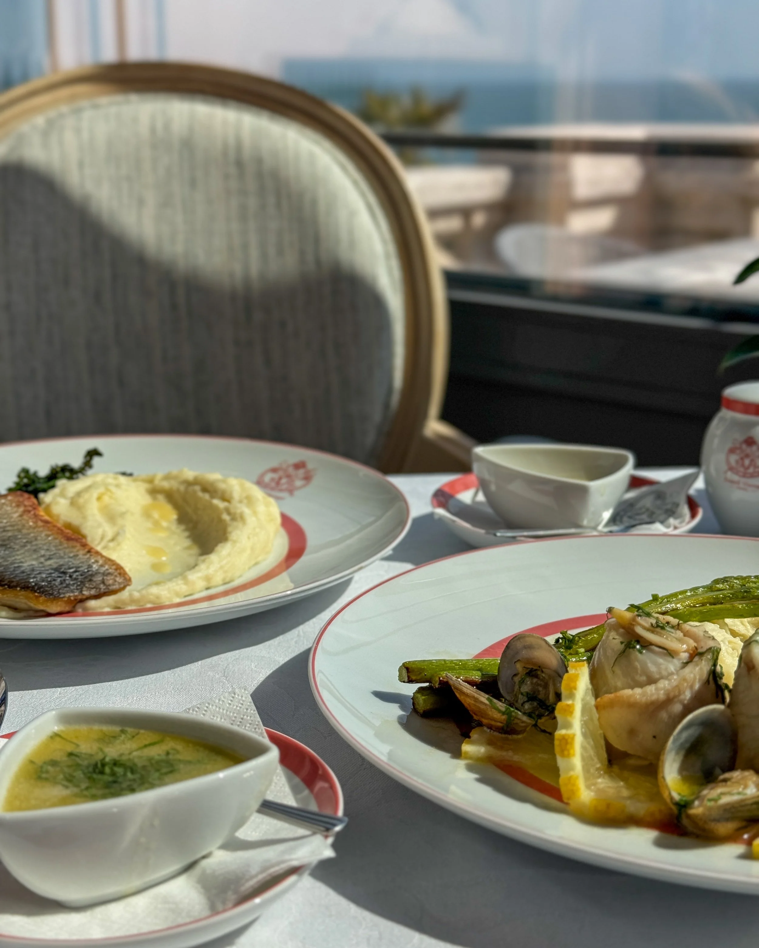 Coastal dining with fresh seafood, citrus accents, and sunlit ocean views enhancing the experience, Estoril Vintage Hotel – Estoril, Portugal.