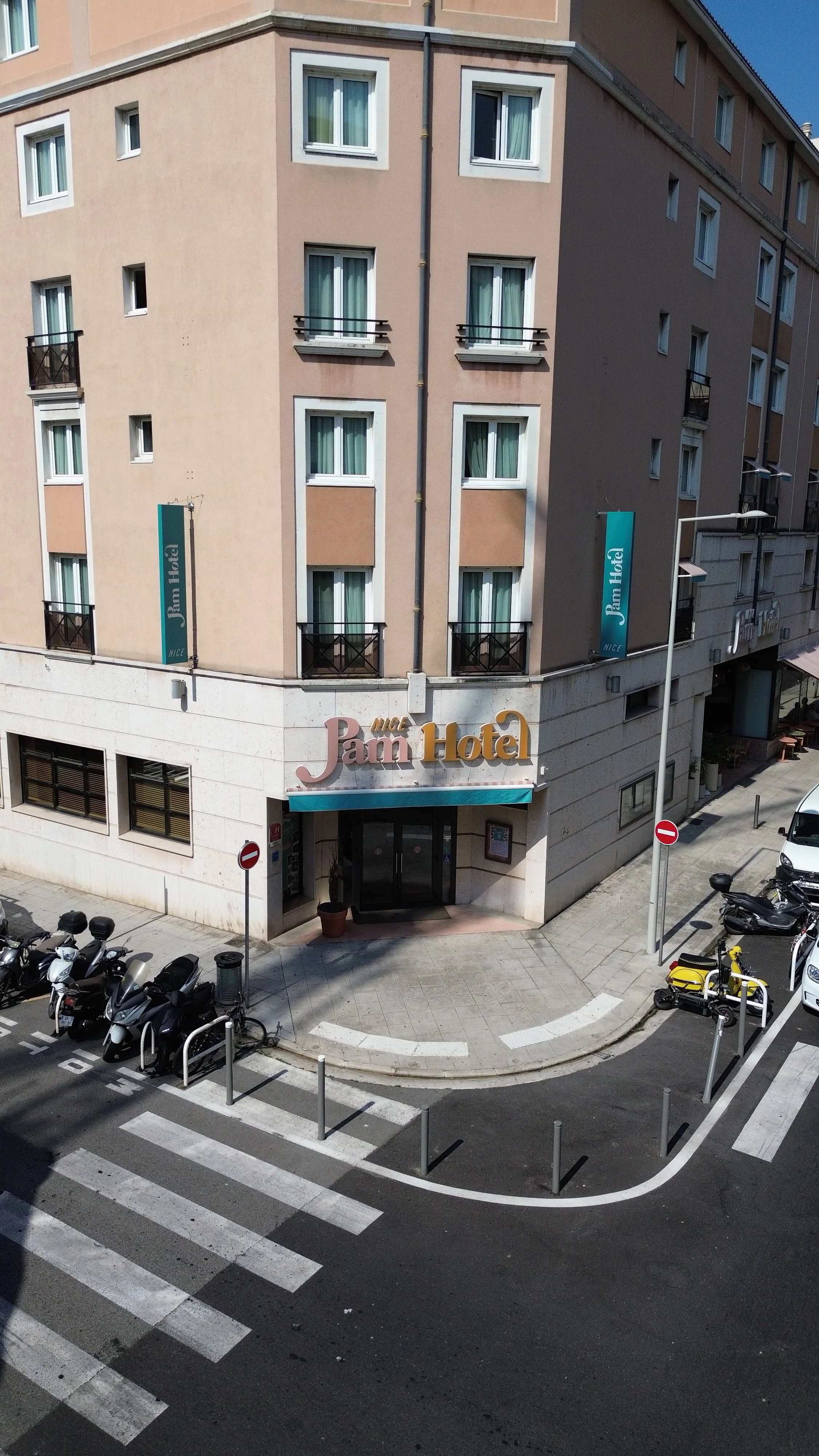 Contemporary boutique hotel ideally located near the Port of Nice