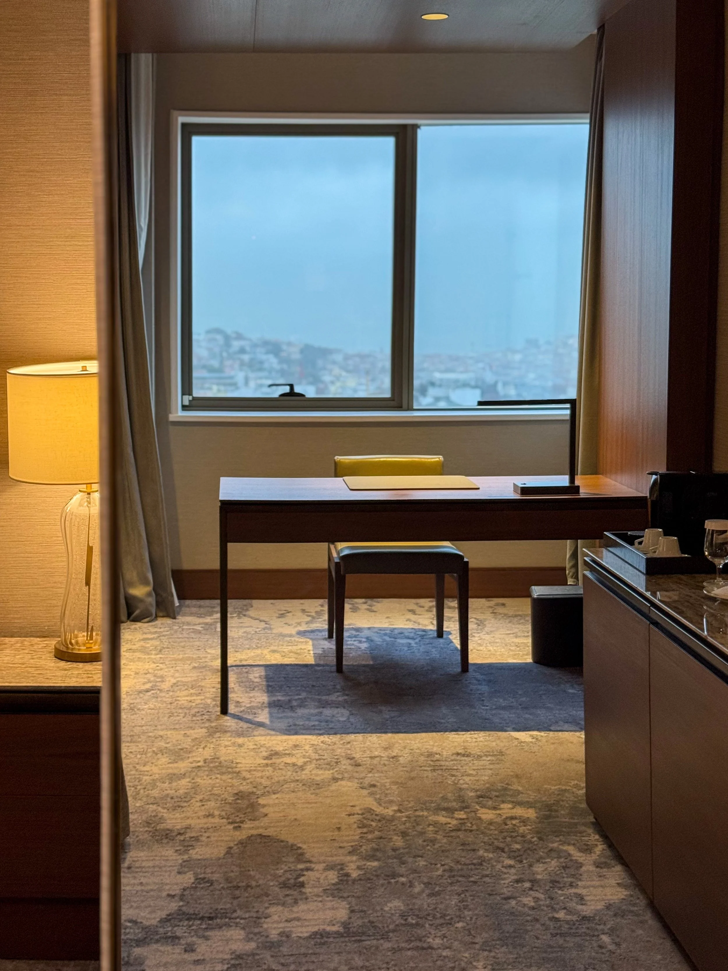 Executive room with dedicated workspace and panoramic views across Lisbon