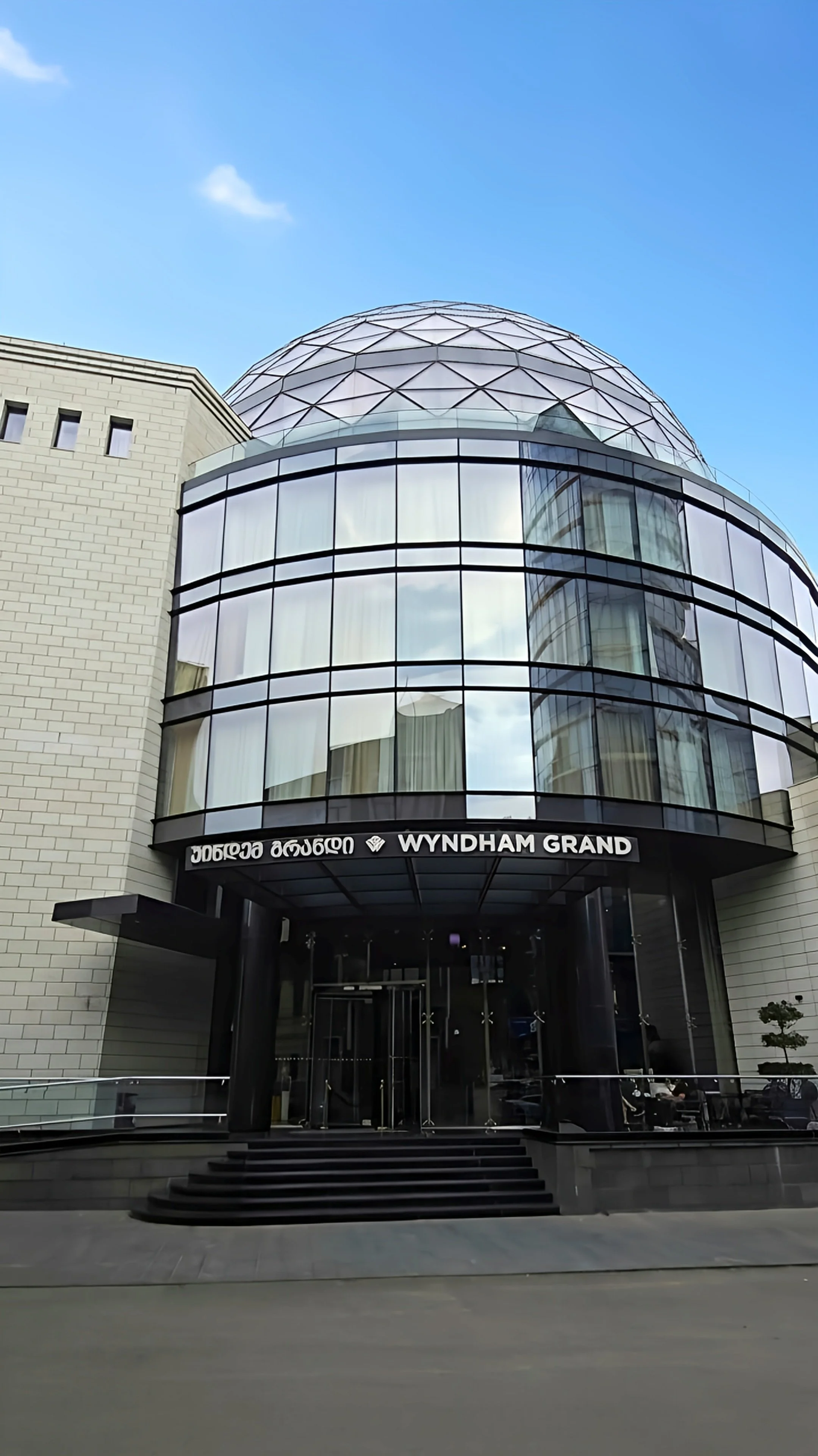 Wyndham Grand Tbilisi - 5-Star Luxury Hotel in Tbilisi, Georgia