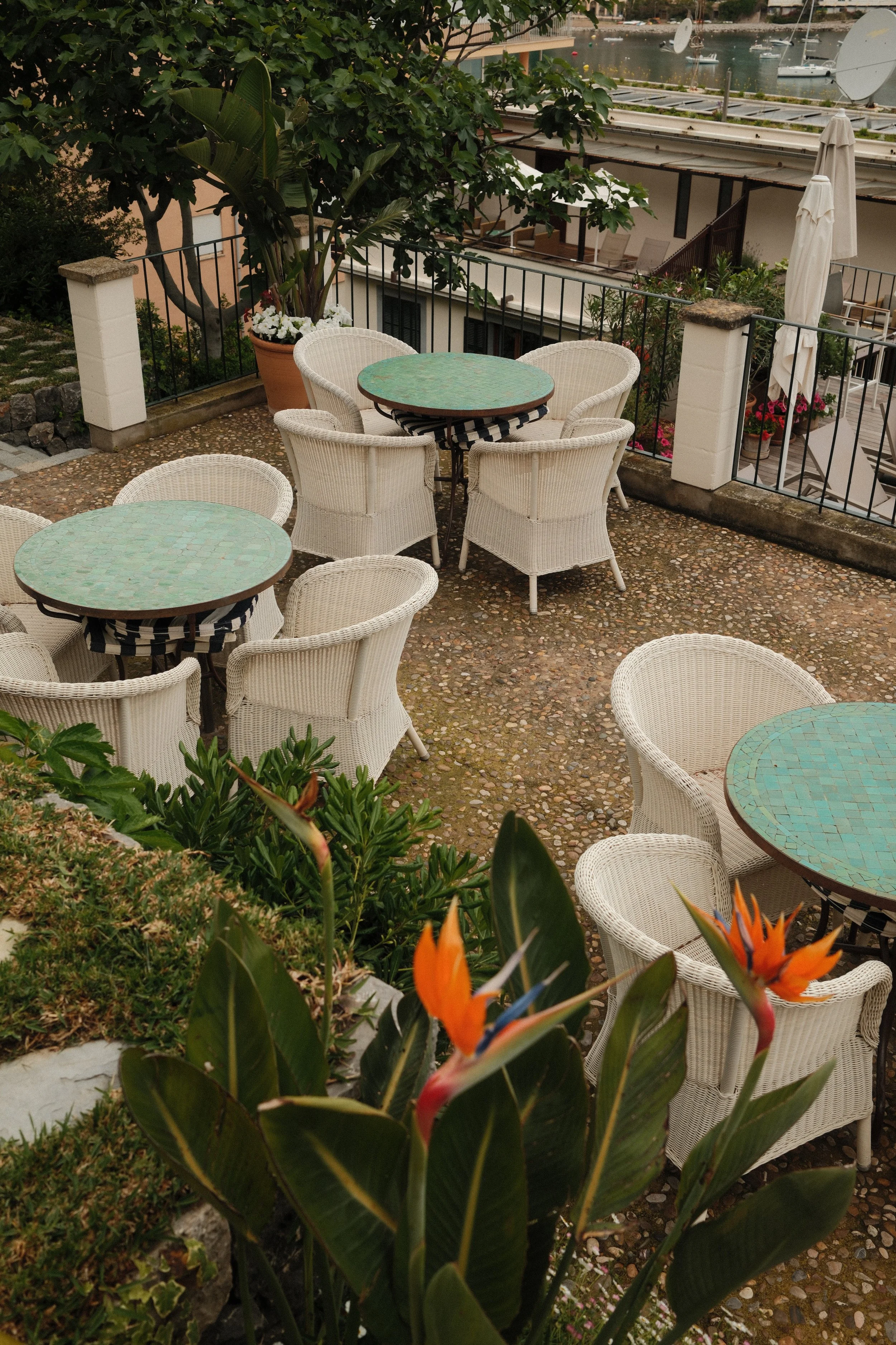 Outdoor terrace surrounded by greenery at Hotel Espléndido in Sóller