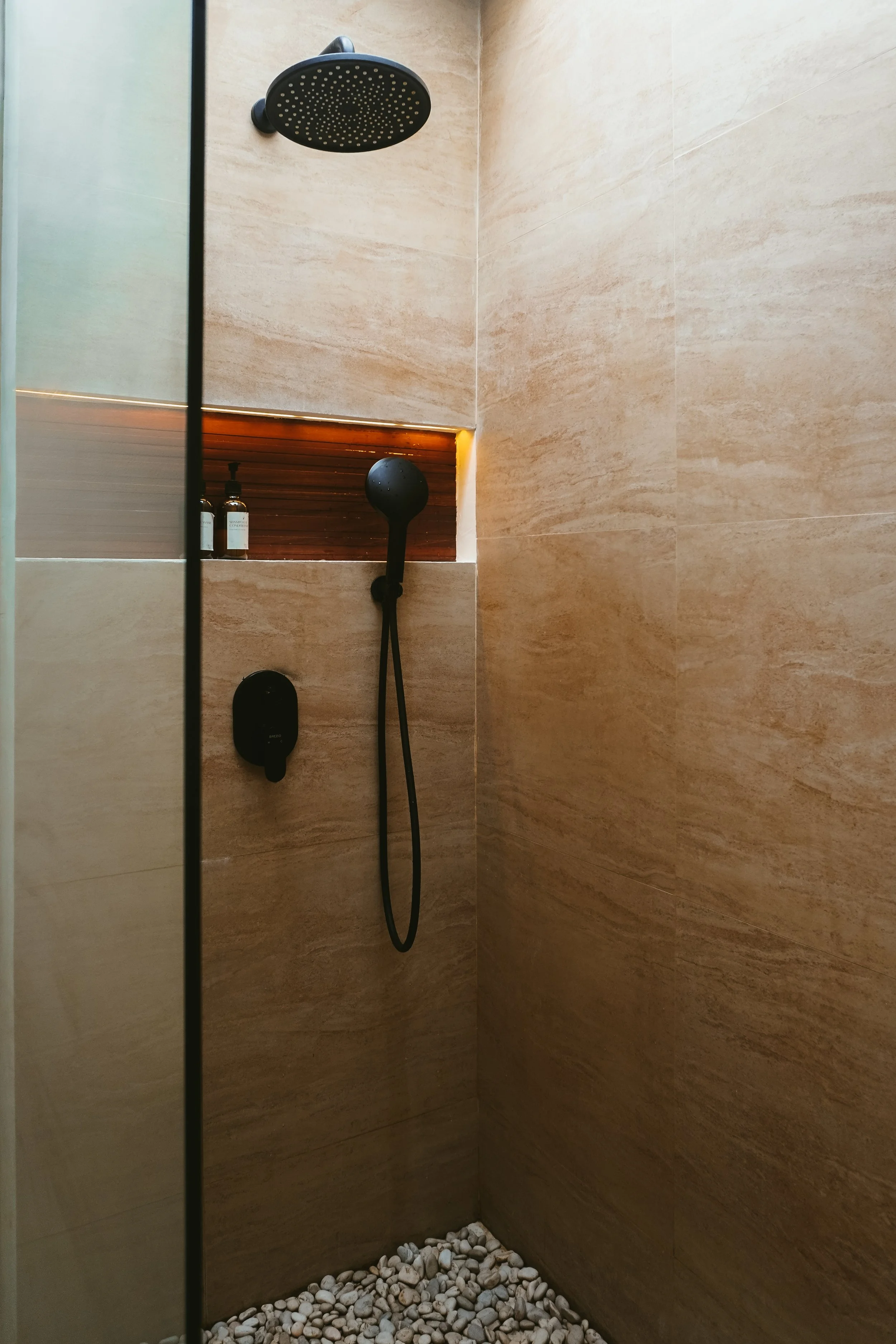 Open showers and stone textures, bringing a subtle sense of nature into everyday rituals, Uryah Hotel Lombok – Lombok, Indonesia.