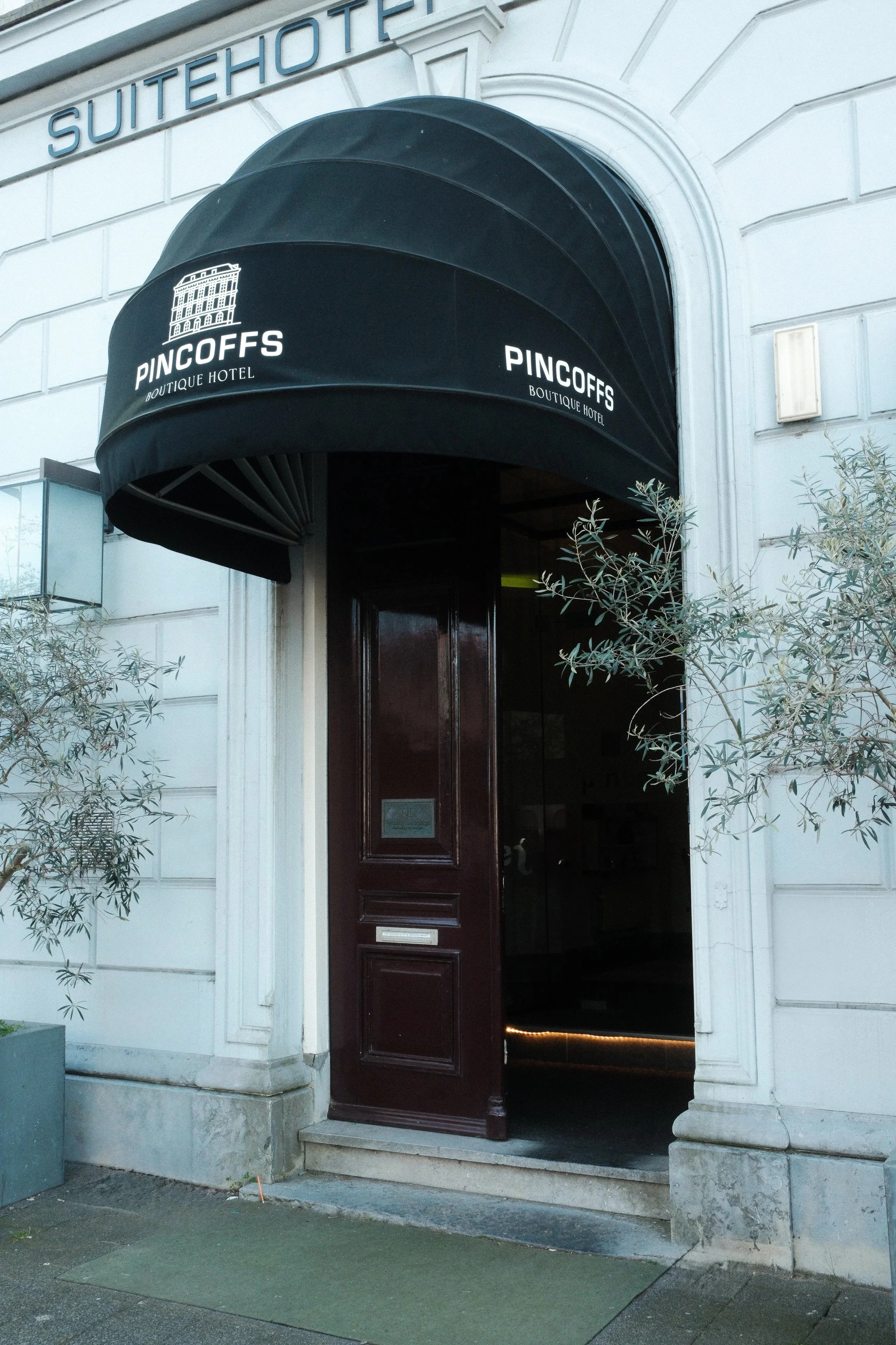 Historic entrance of Suite Hotel Pincoffs Rotterdam housed in a beautifully restored former customs building