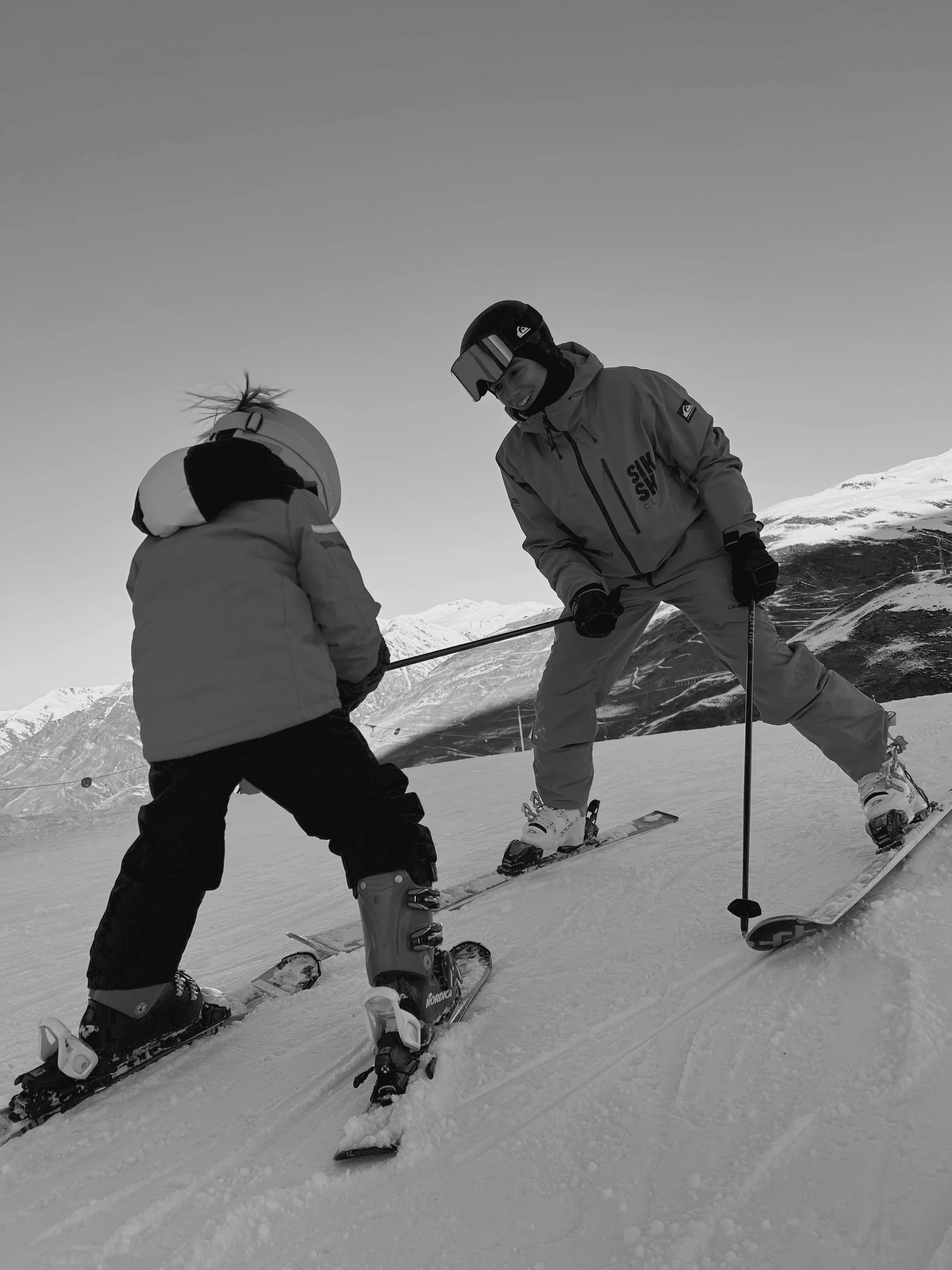 clase de esquí para niños en baqueira beret