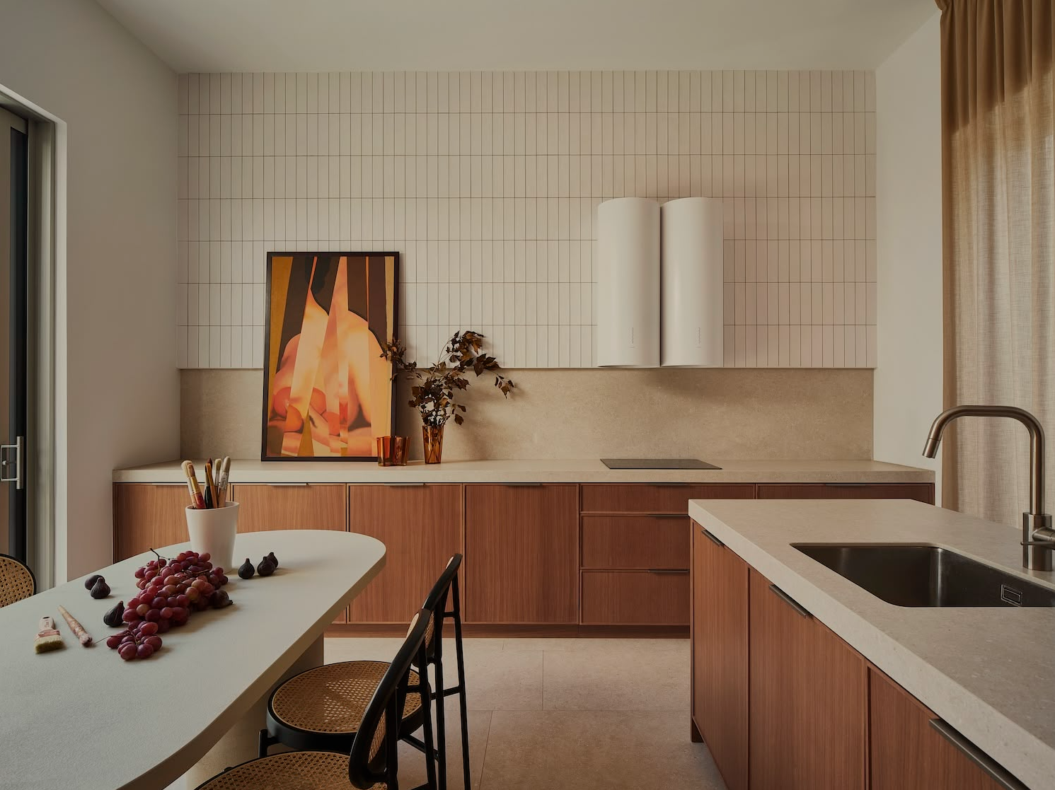 Bucătărie modernă cu insulă de design interior realizată de ALTO
