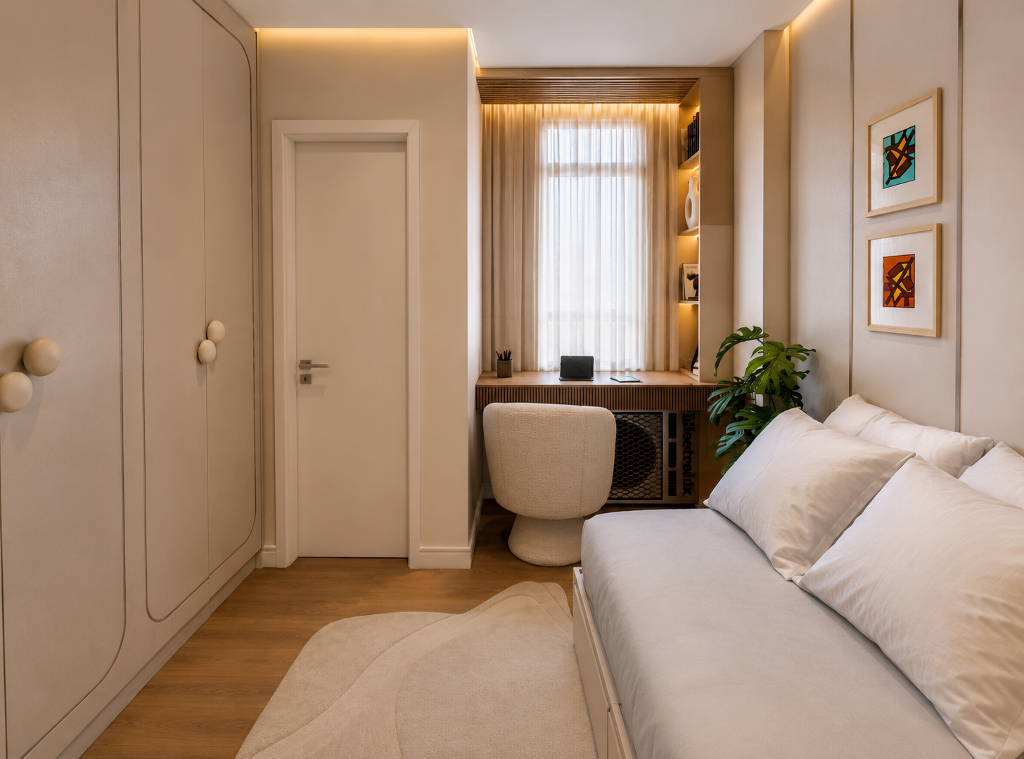 La suite ospiti integra zona notte e spazio di lavoro in un ambiente intimo e funzionale. La scrivania su misura, inserita accanto alla finestra, sfrutta la luce naturale, mentre legno, tonalità neutre e illuminazione indiretta creano un’atmosfera ca