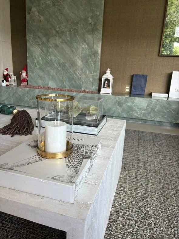 Dall’alto si apprezza la proporzione: un punto focale discreto ma di grande presenza.