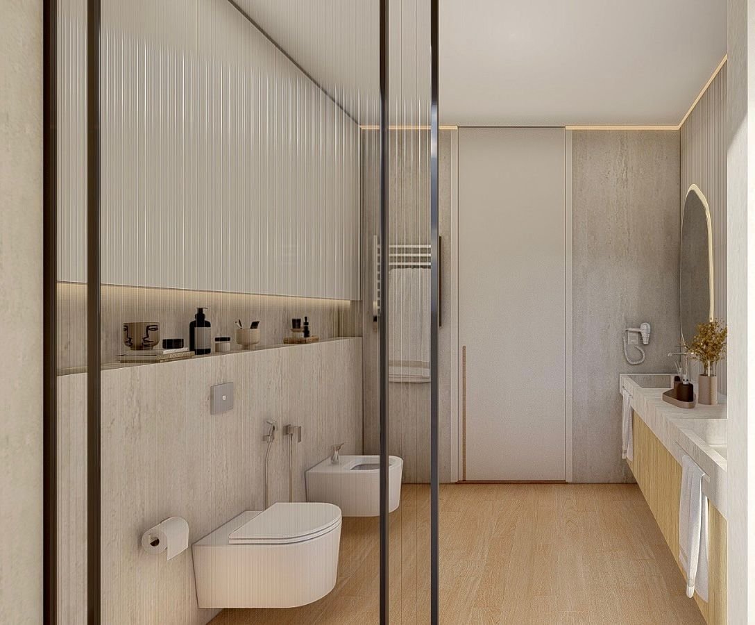 Bagno moderno con pareti e pavimenti in tonalità neutre, lavabo con piante e vasetti decorativi, specchio, asciugamani e servizi igienici compresi bidet.