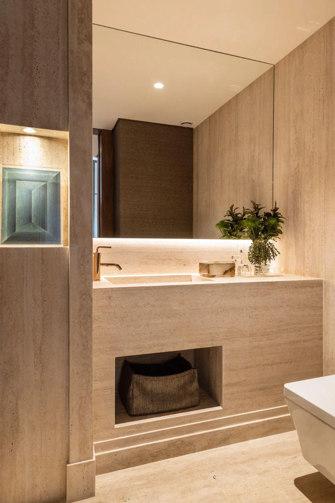Bagno ospiti in pietra naturale Travertino.
