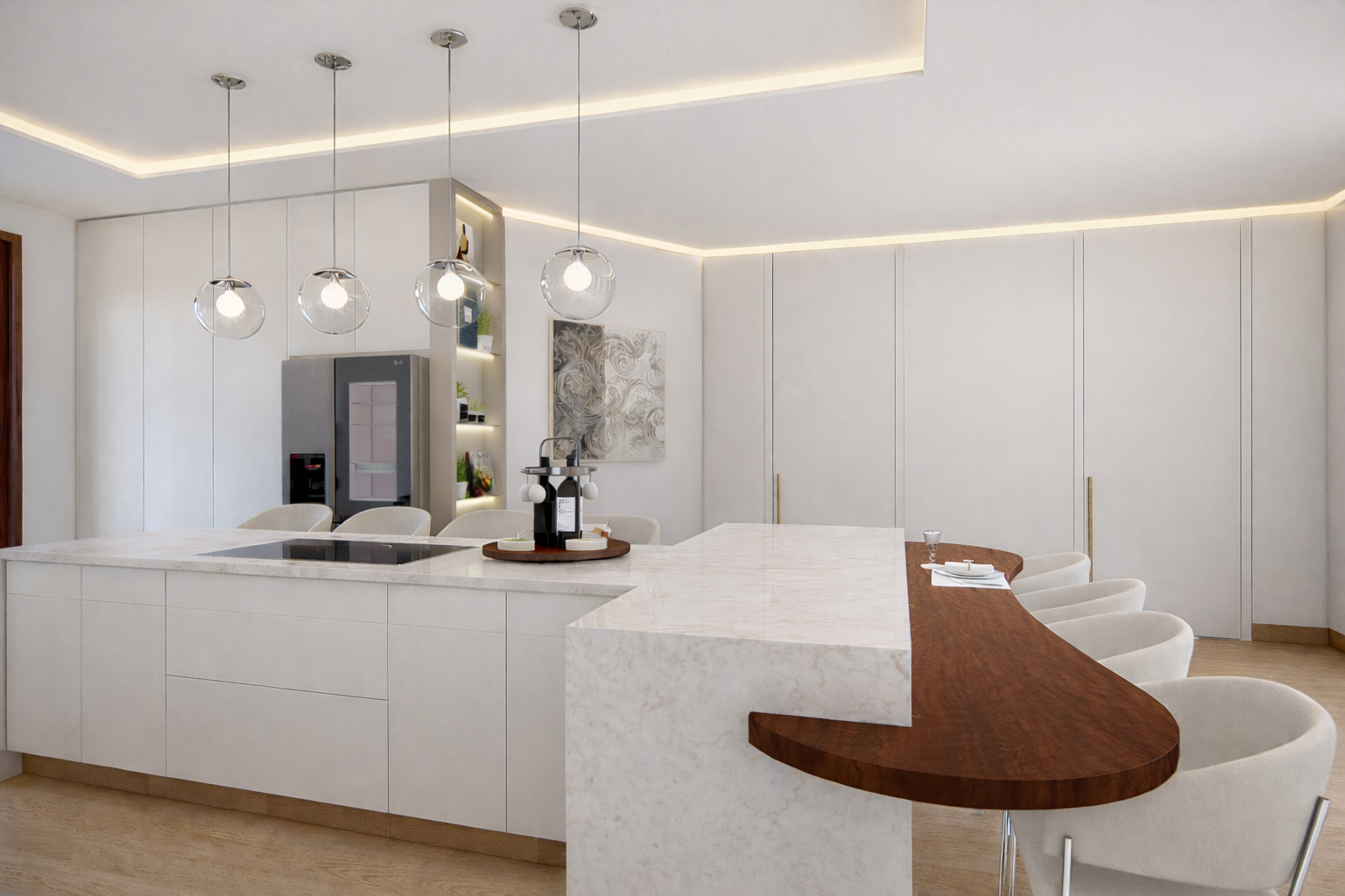 Cucina moderna con isola centrale in marmo bianco, sedie bianche attorno a un bancone in legno curvo, illuminazione a sospensione e scaffali con piante e oggetti decorativi.