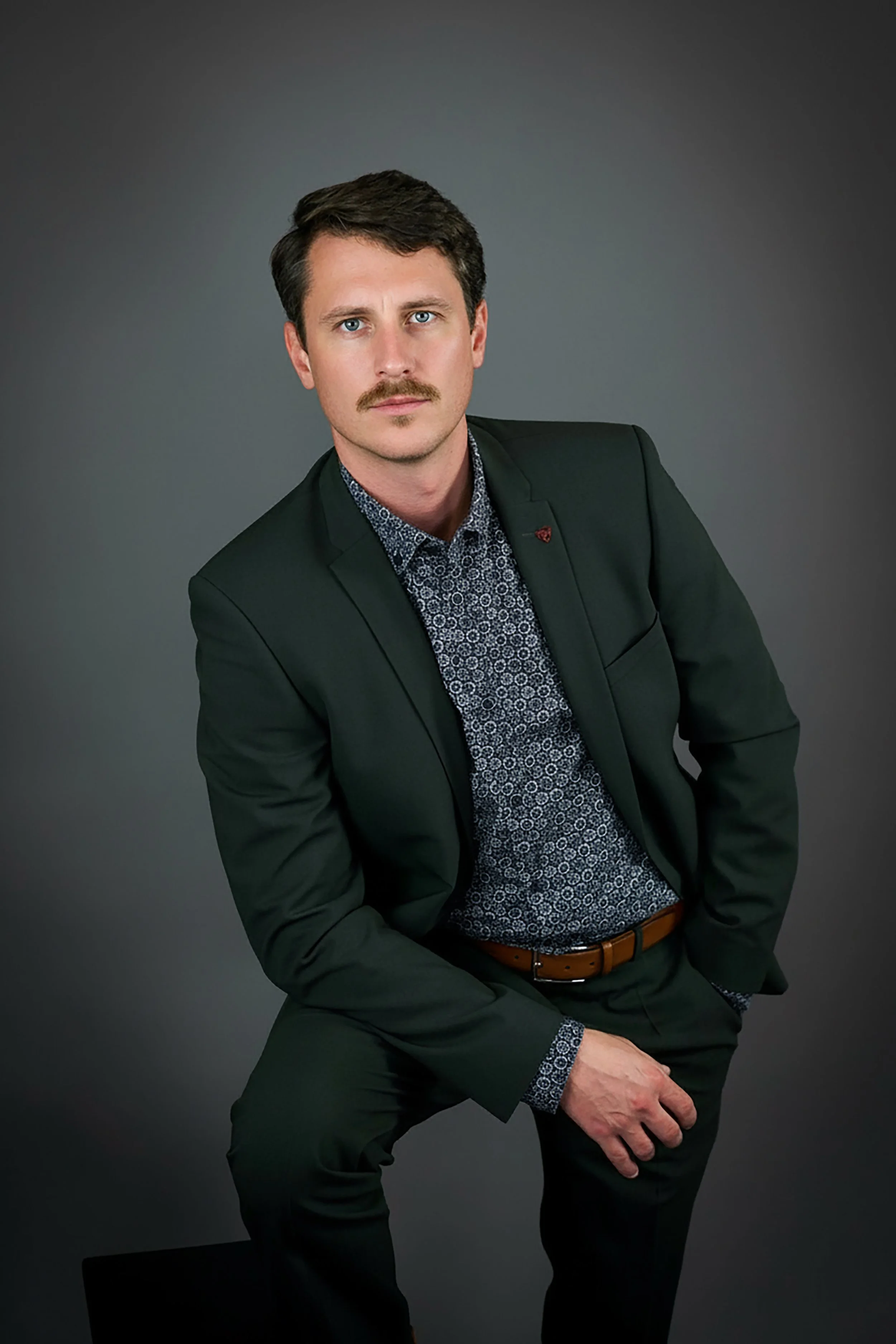 business-fotoshooting-portrait-mann-anzug-steiermark-birgit-jaritz.jpg.jpg