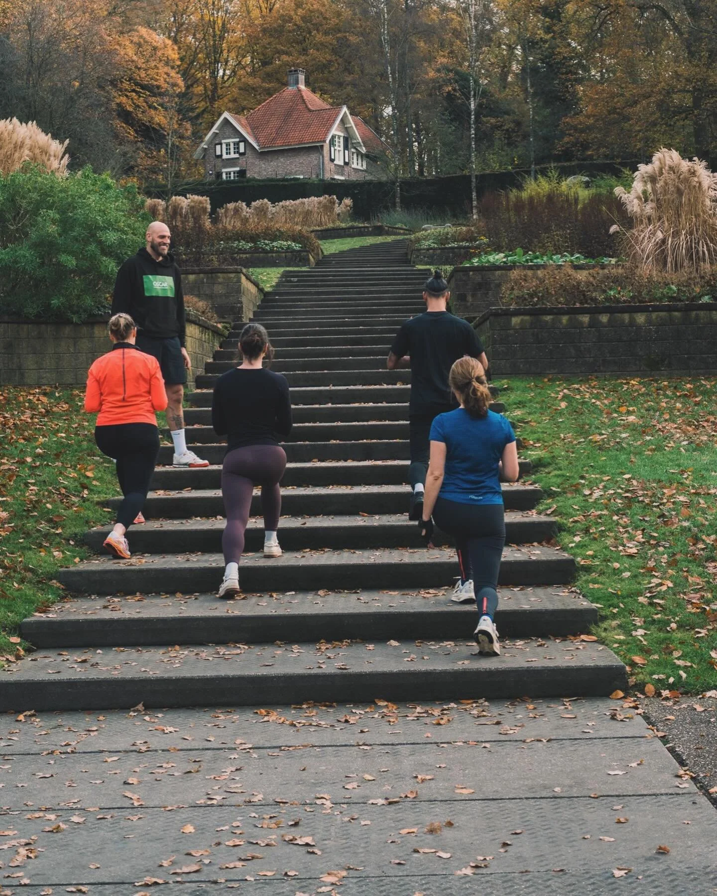 De paden op de lanen in 🍂🍁. Geen betere manier om je dag te starten. 
Kom je een keer meedoen? Elke woensdag en vrijdag van 09:00-10:00. Meld je aan via link in Bio!