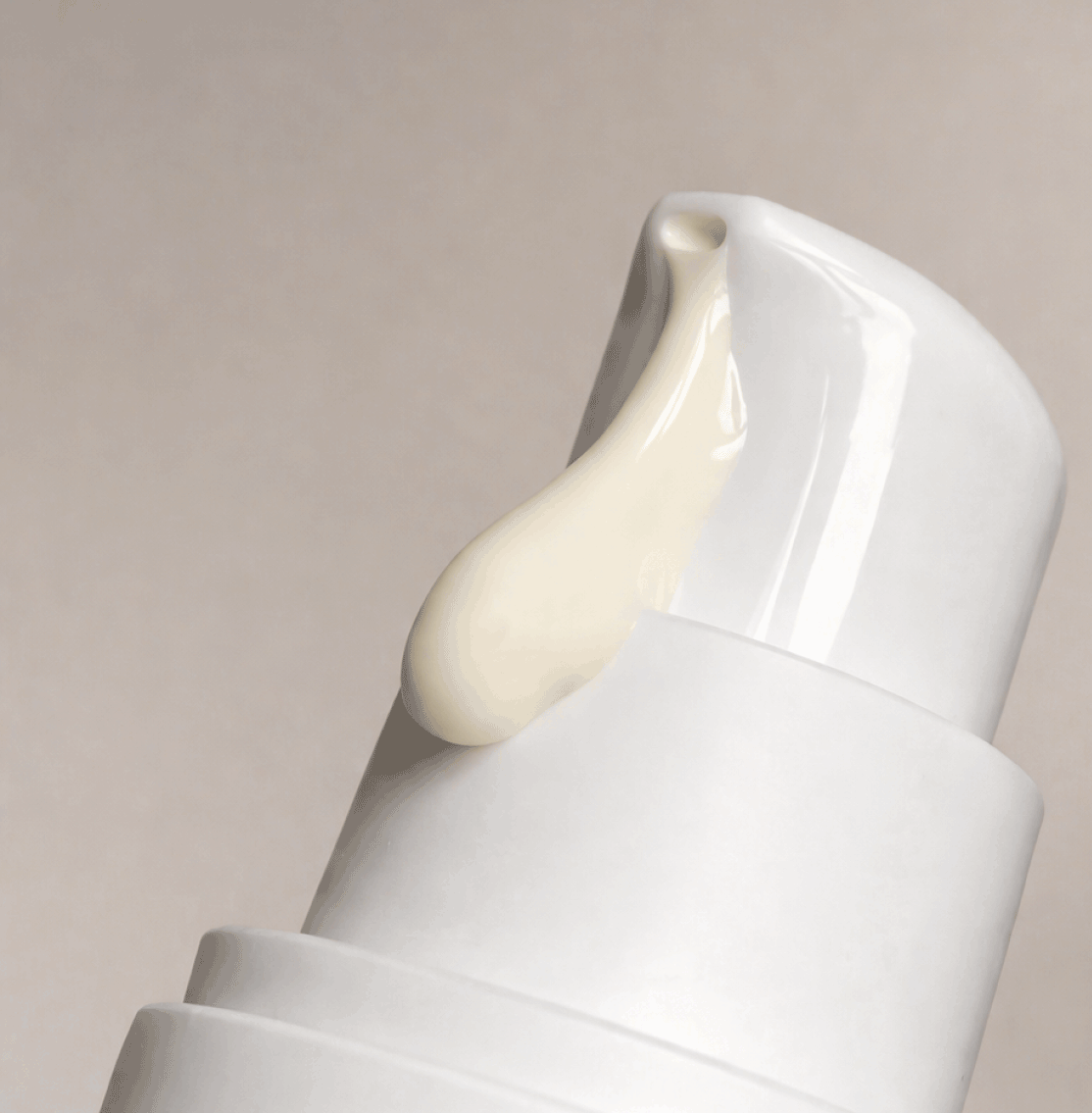 Daily Defense SPF 50. Professionel fugtgivende solcreme til daglig beskyttelse.