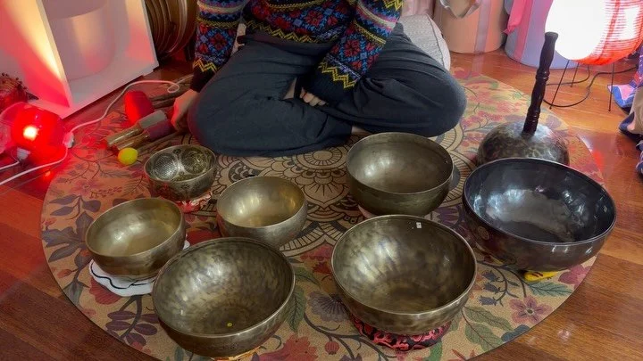 If you haven&rsquo;t booked into the manifestation session next Sunday, you&rsquo;re missing out!! ☺️

📍@thegoldenerastudio 
🗓️ 4:30pm 31 May

#soundhealingsydney #manifestation #wellness #vibration #frequency