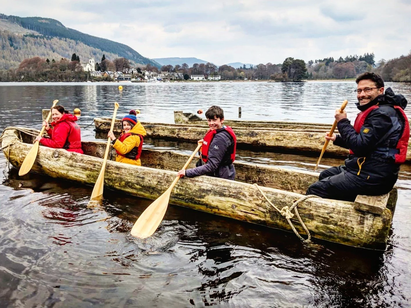 logboat fam aprili 2019.jpg