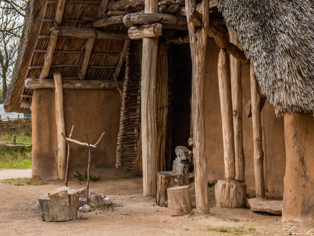 Steentijdhuis op het Oertijdpark.png