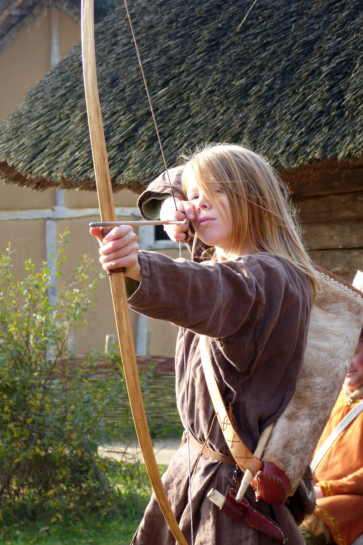 Mit Pfeil und Bogen.png