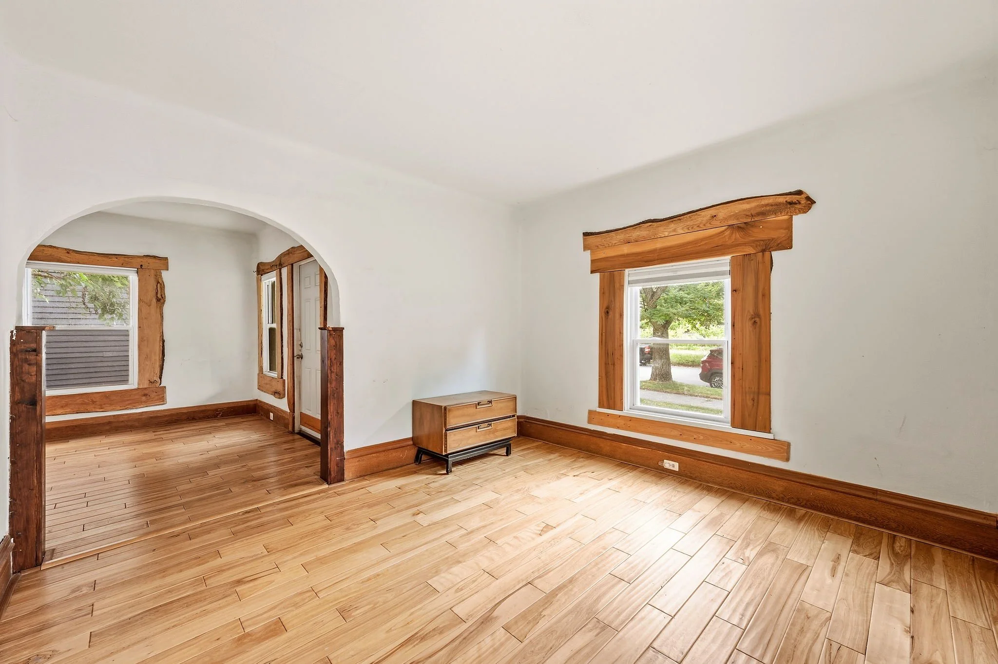 23-web-or-mls-DSC_3876living.jpg
