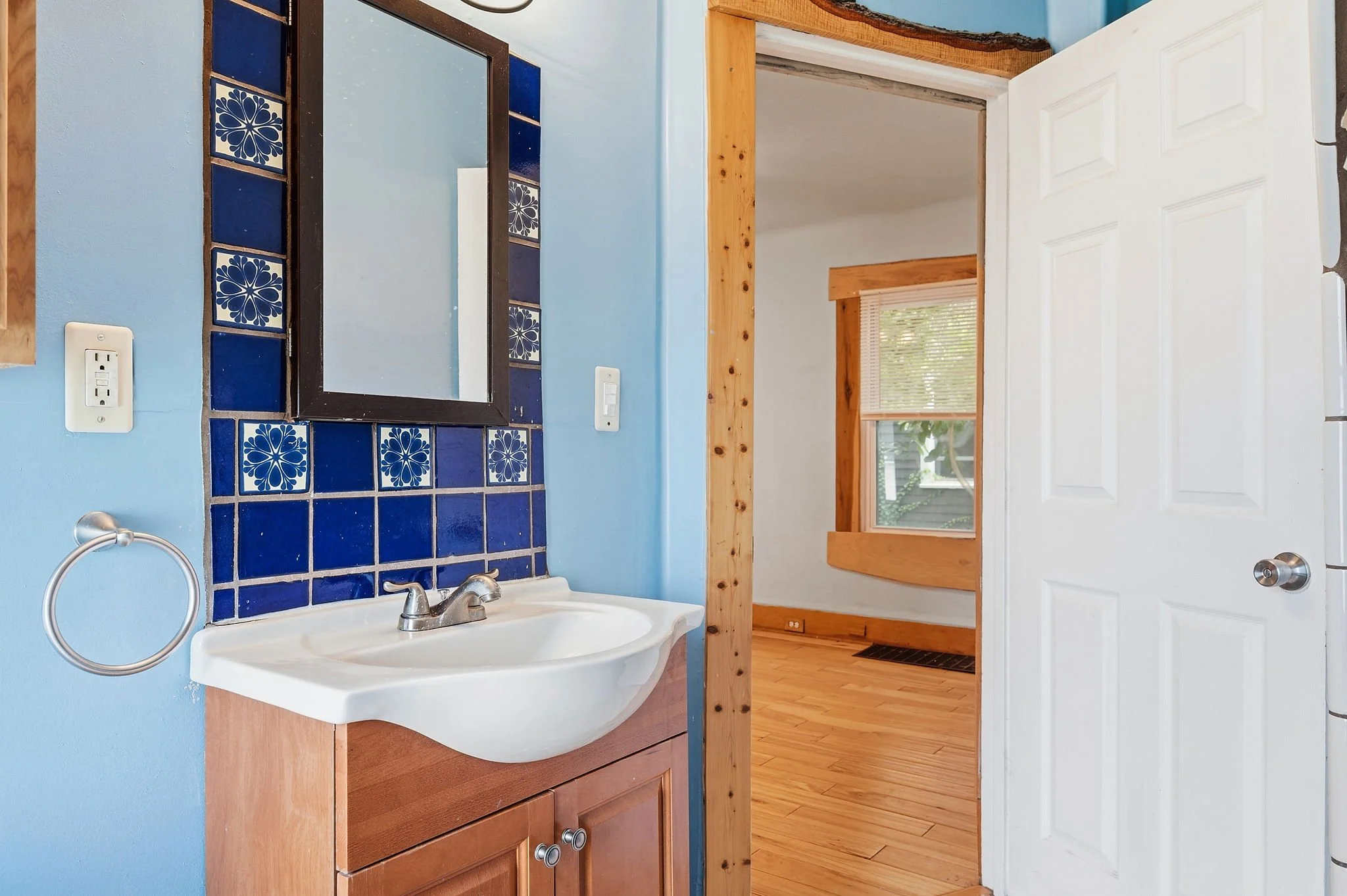 19-web-or-mls-DSC_3851bathroom.jpg