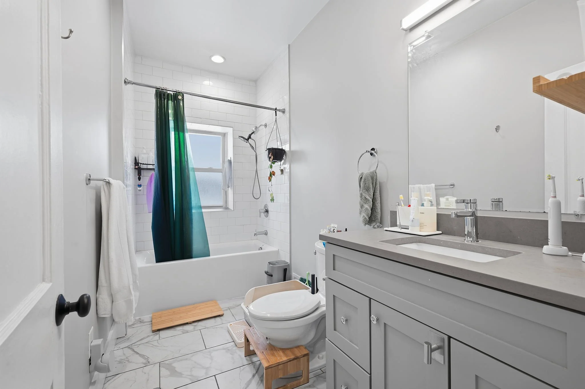 15-web-or-mls-DSC_1346bath.jpg