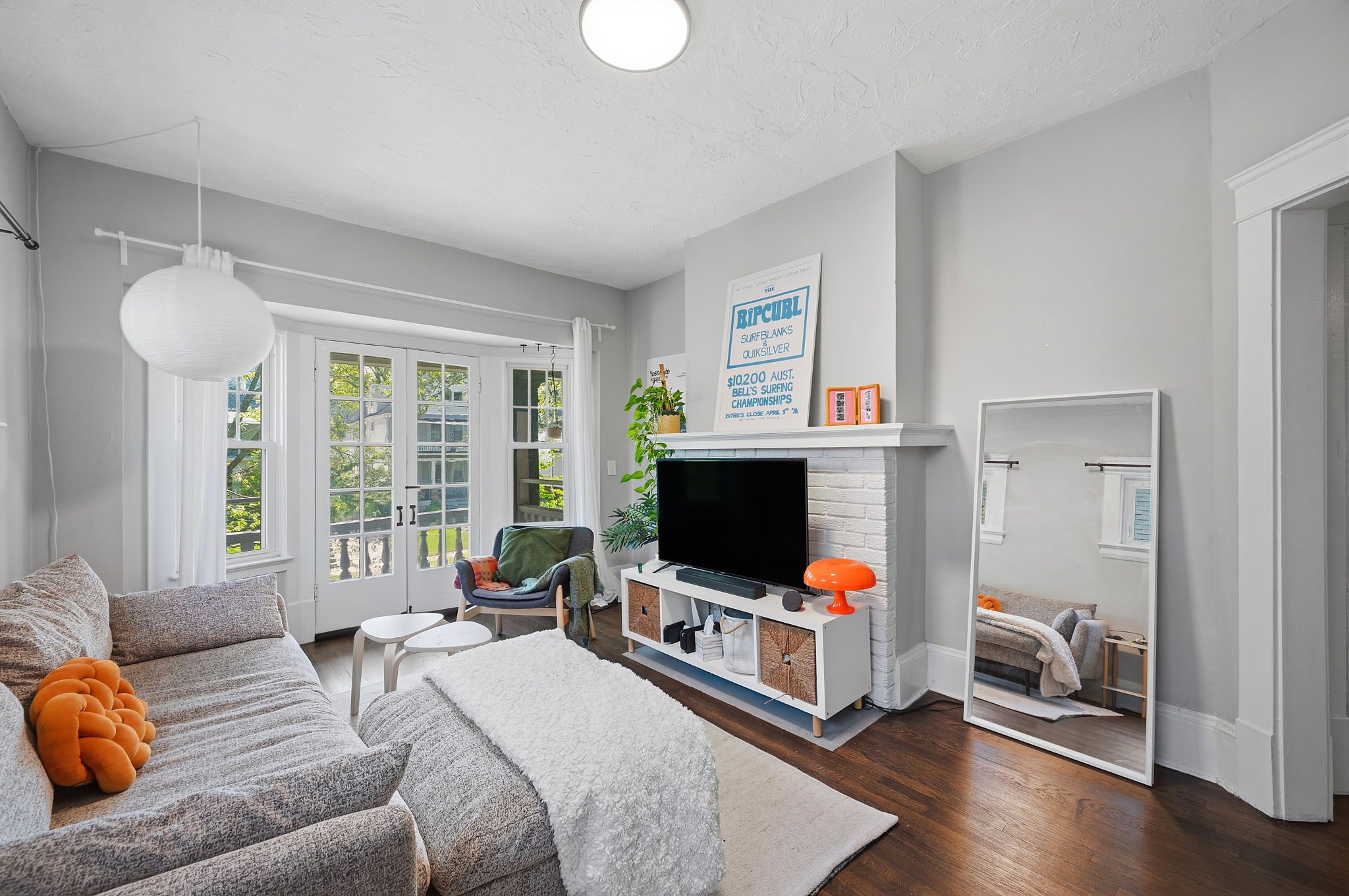 22-web-or-mls-DSC_1381living.jpg