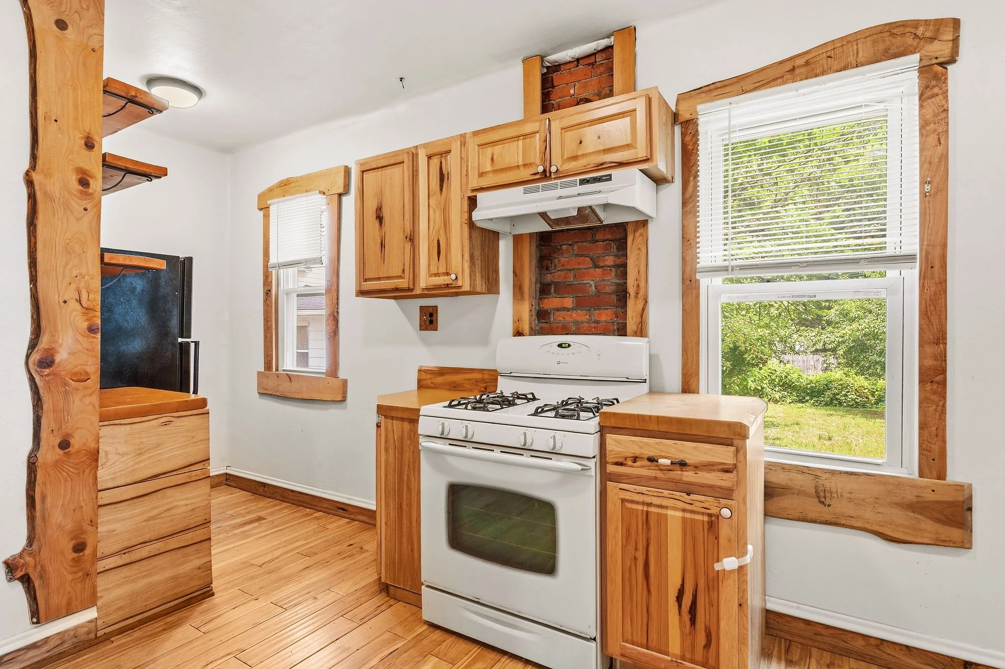 8-web-or-mls-DSC_3795kitchen.jpg