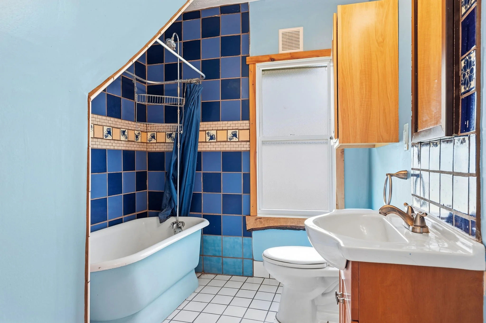 18-web-or-mls-DSC_3846bathroom.jpg