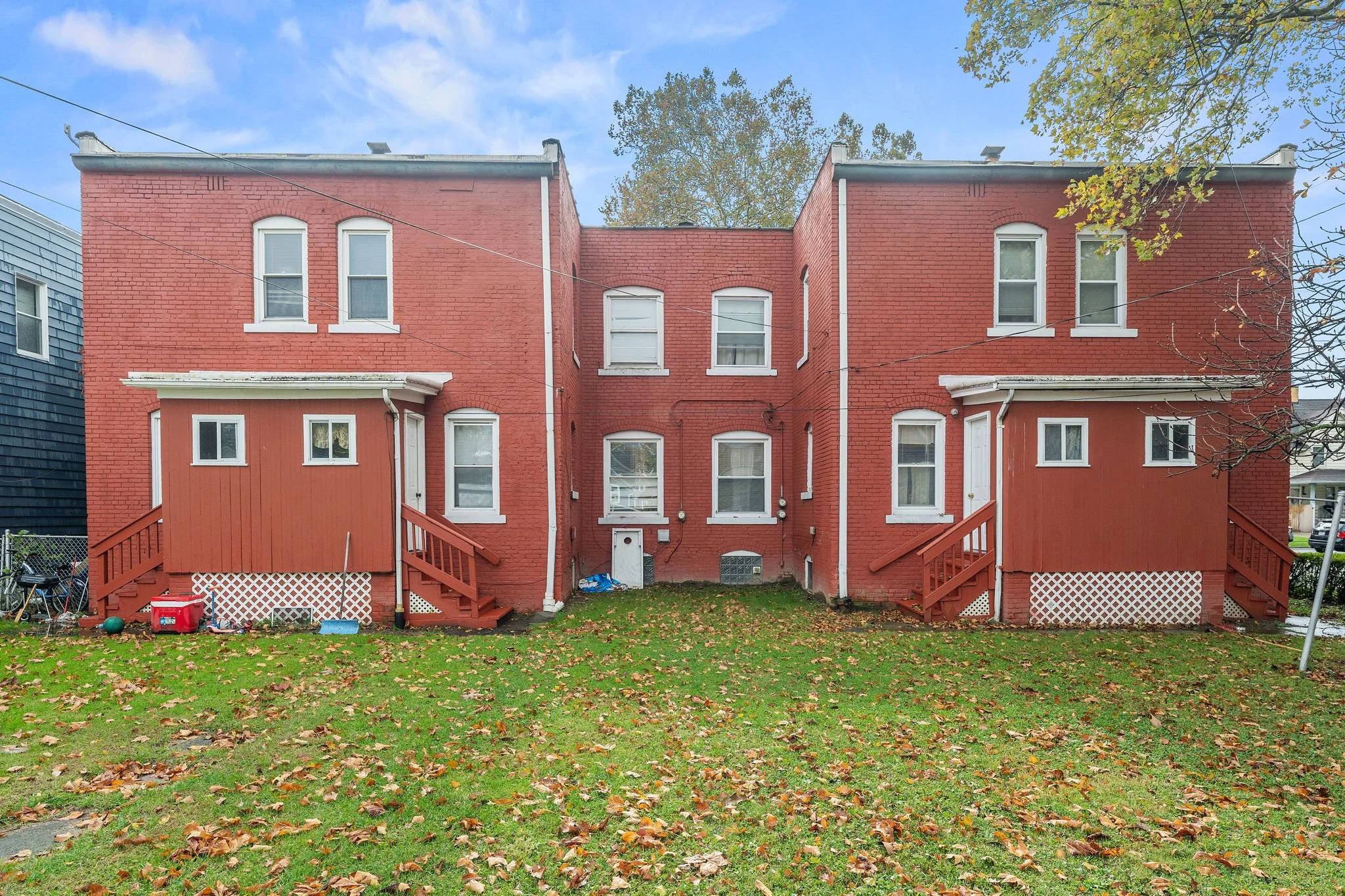 81-web-or-mls-DSC03108 back of building.jpg