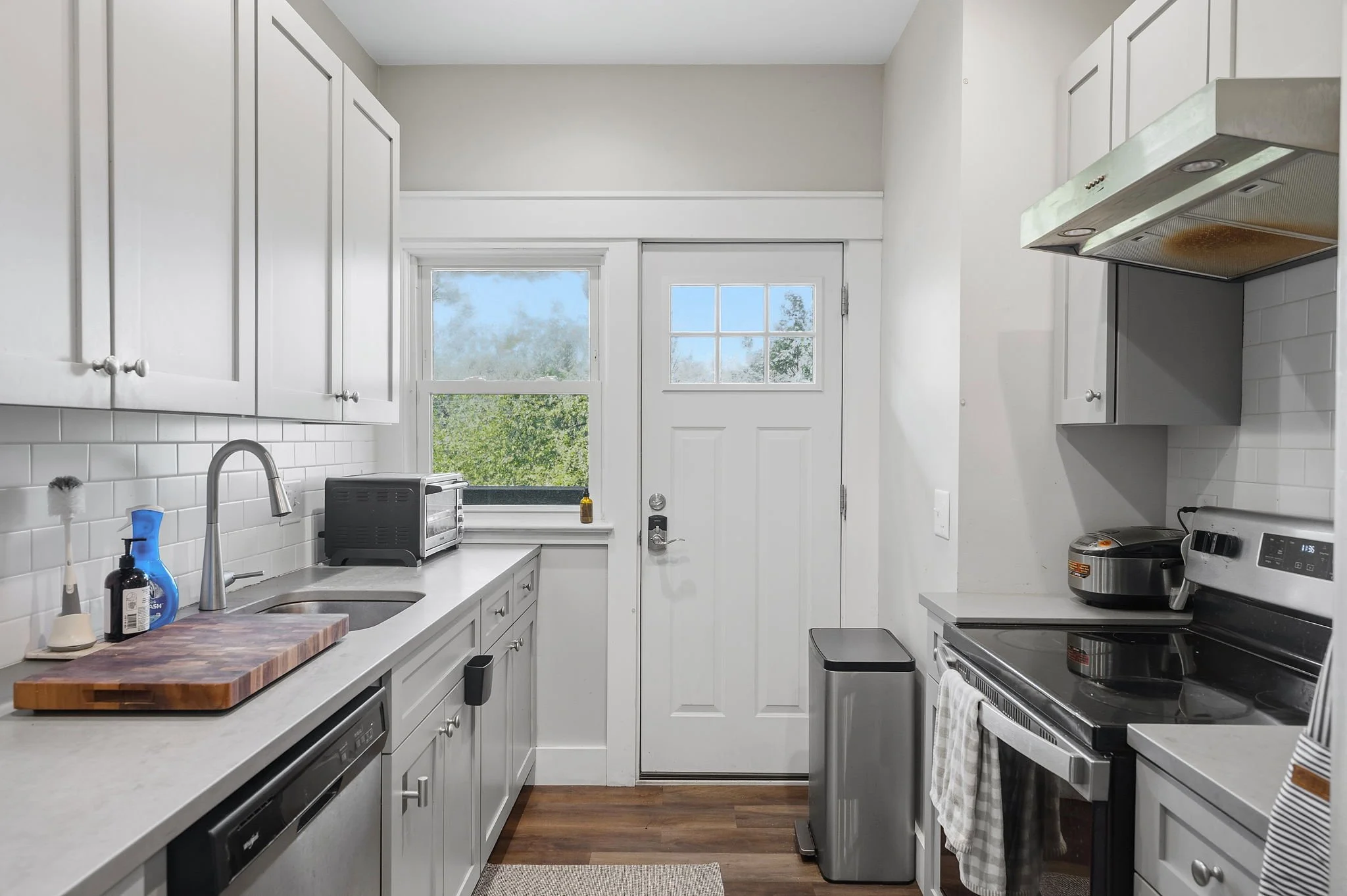 8-web-or-mls-DSC_1311kitchen.jpg